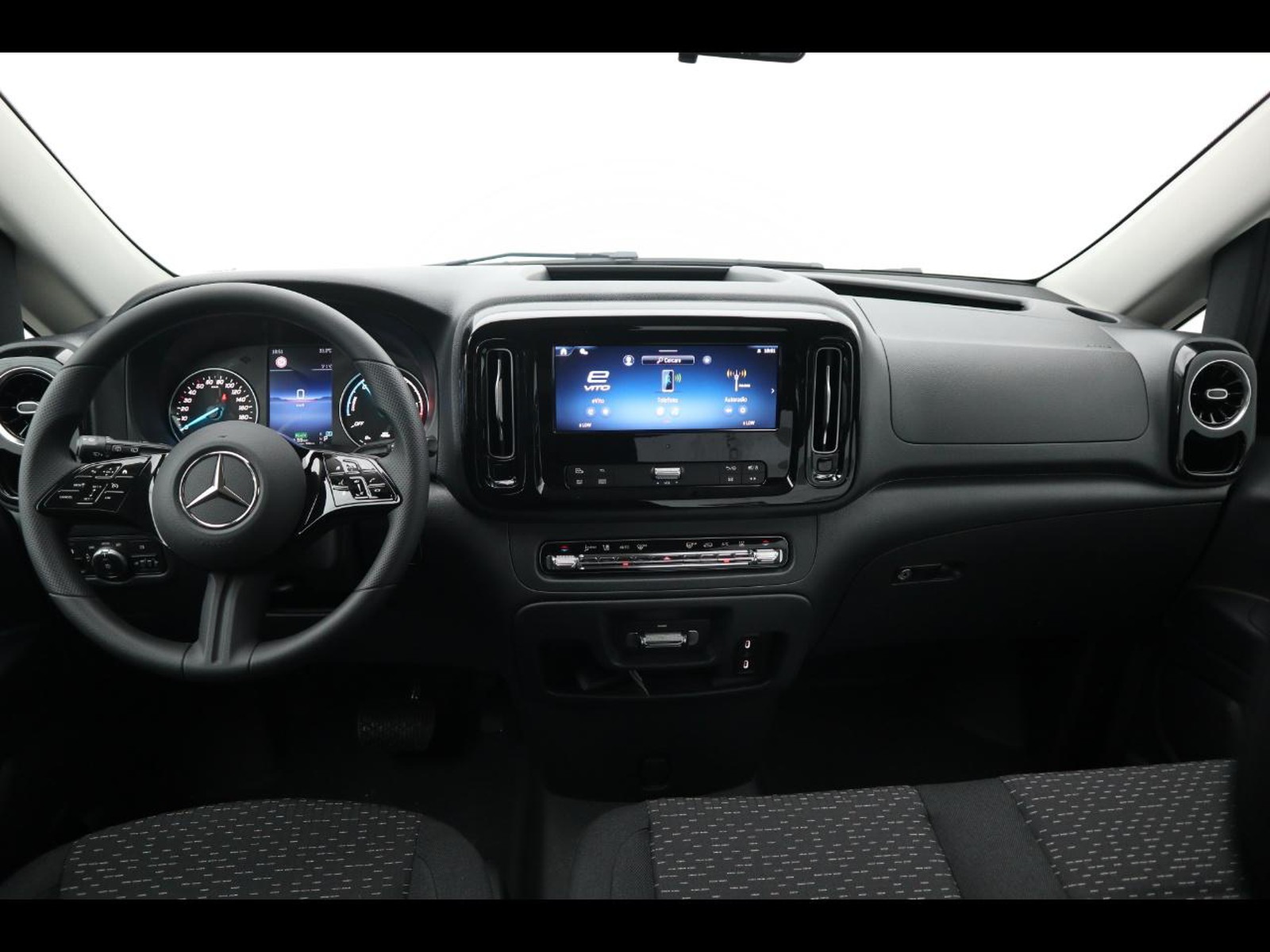 14 - Mercedes Vans Vito etourer 129 long 90kwh