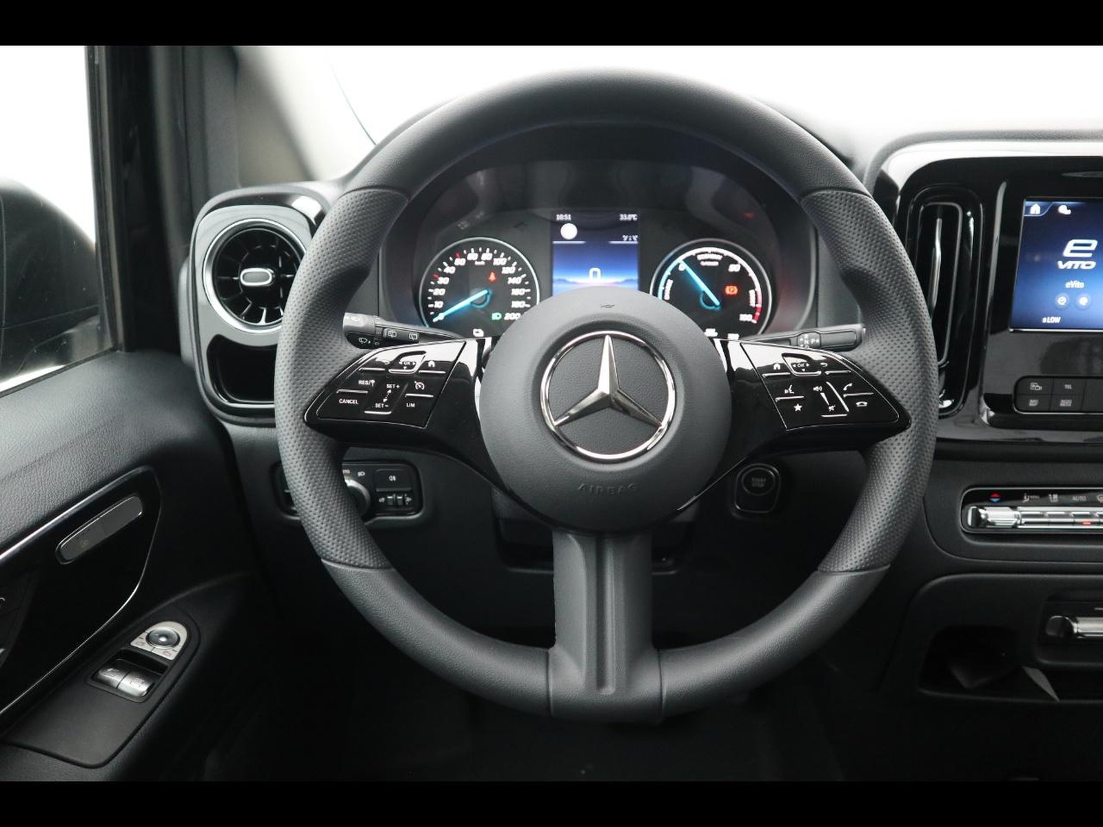 16 - Mercedes Vans Vito etourer 129 long 90kwh