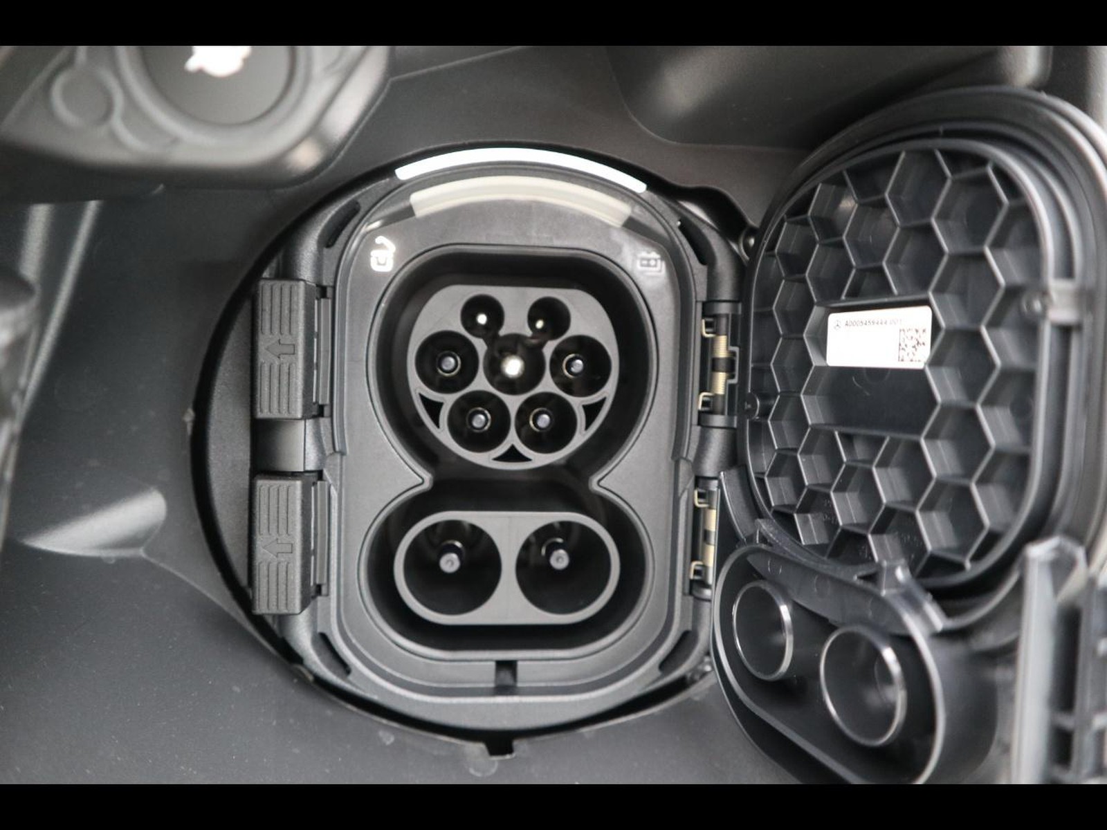 18 - Mercedes Vans Vito etourer 129 long 90kwh