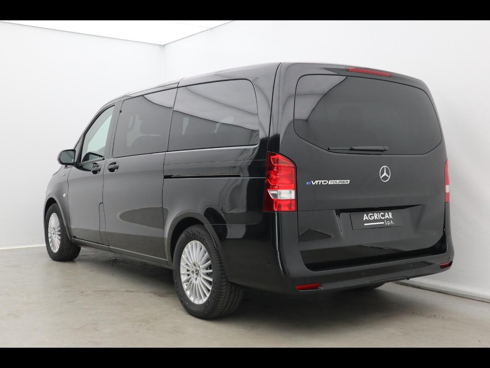 5 - Mercedes Vans Vito etourer 129 long 90kwh