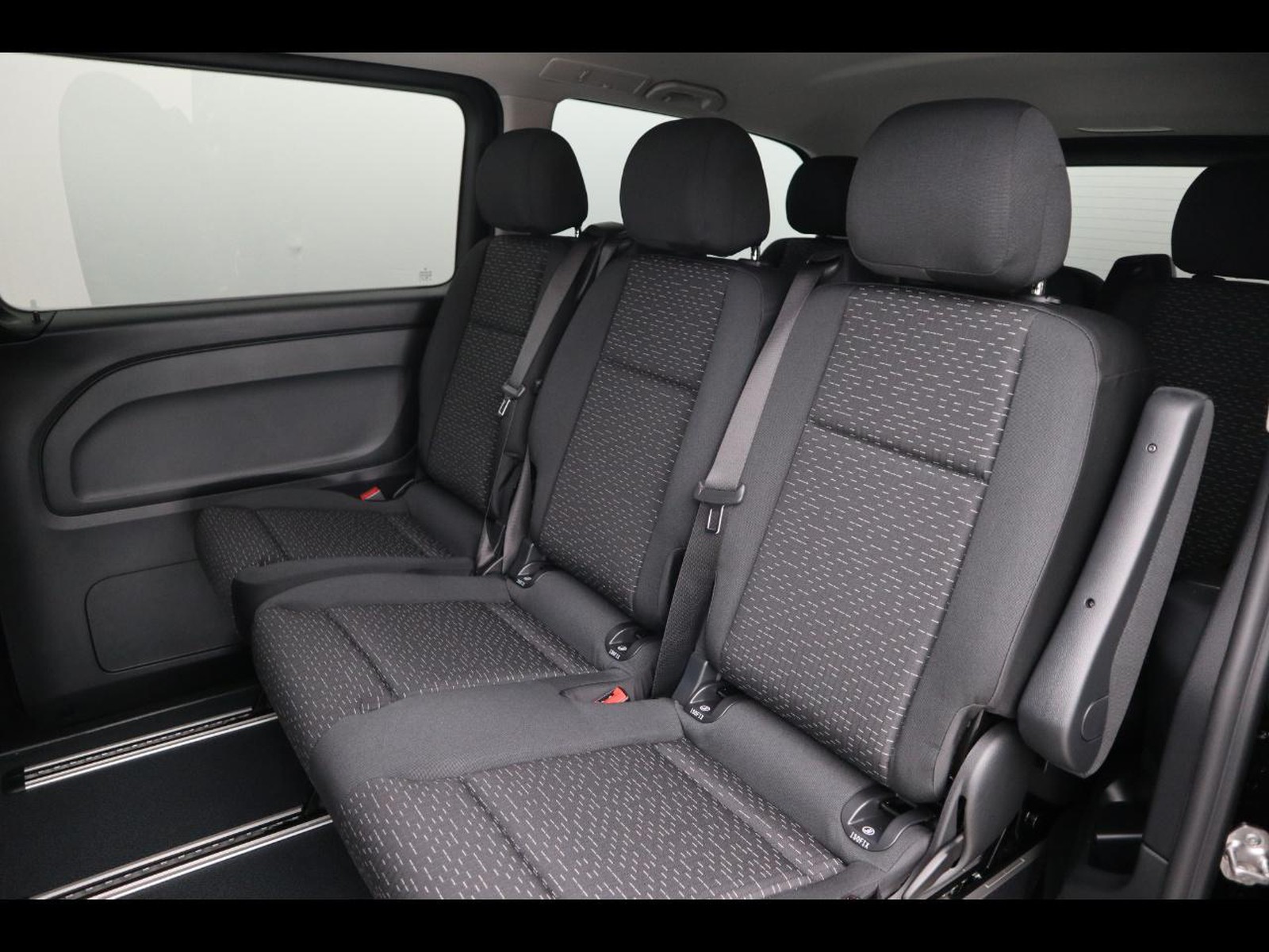 8 - Mercedes Vans Vito etourer 129 long 90kwh