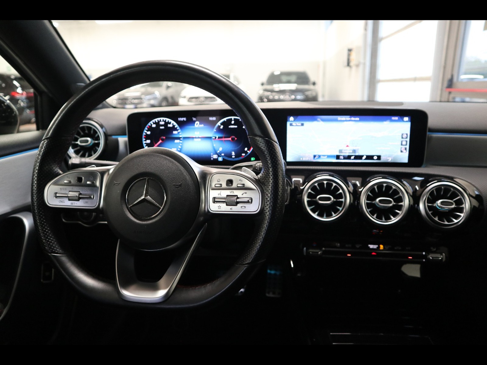 12 - Mercedes Classe A sedan 180 d premium 7g-dct
