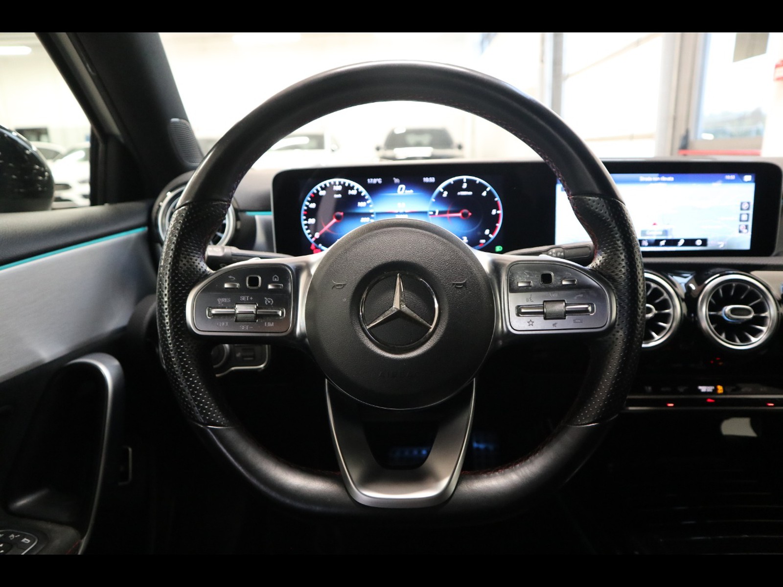 16 - Mercedes Classe A sedan 180 d premium 7g-dct