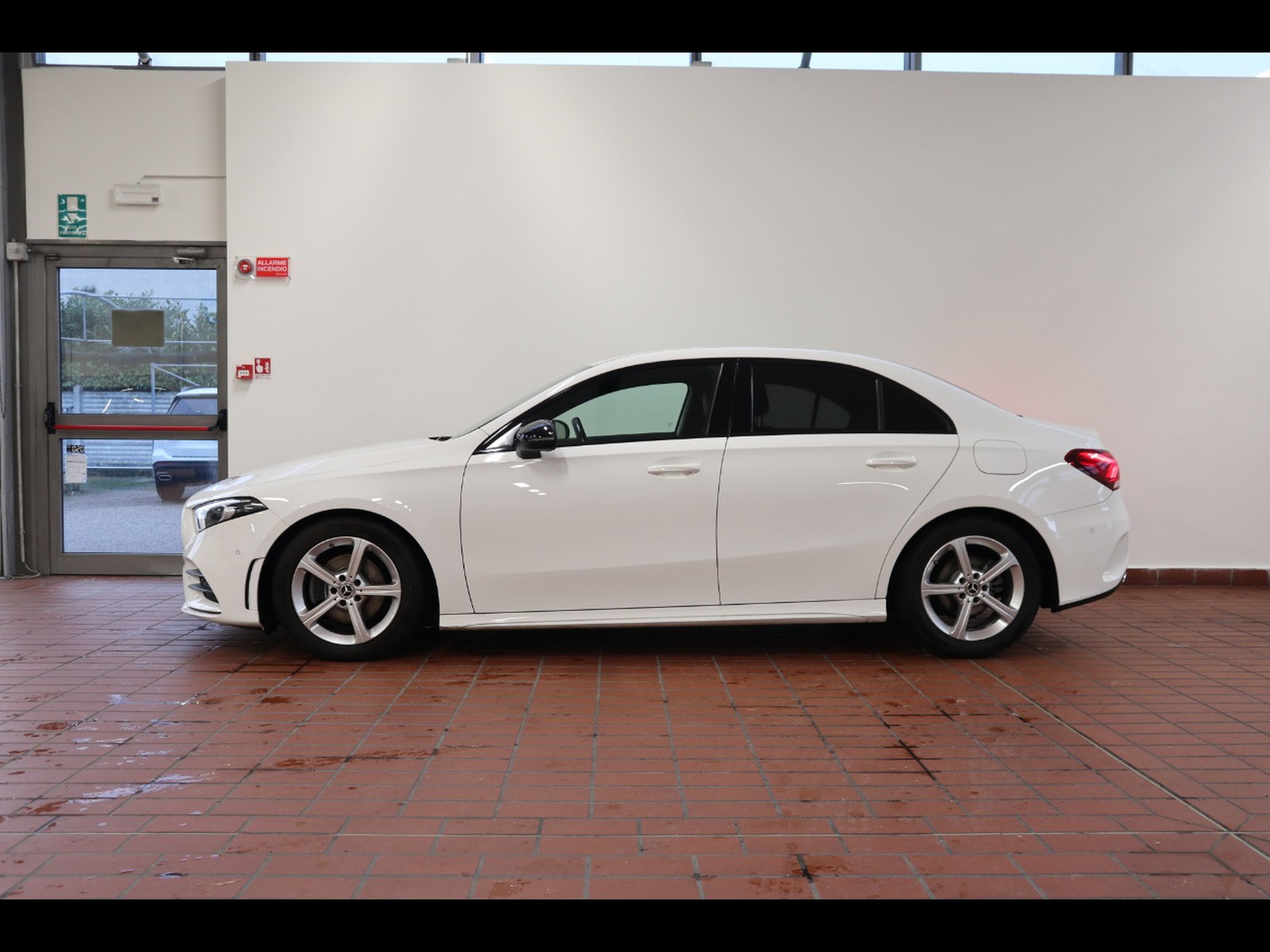 3 - Mercedes Classe A sedan 180 d premium 7g-dct