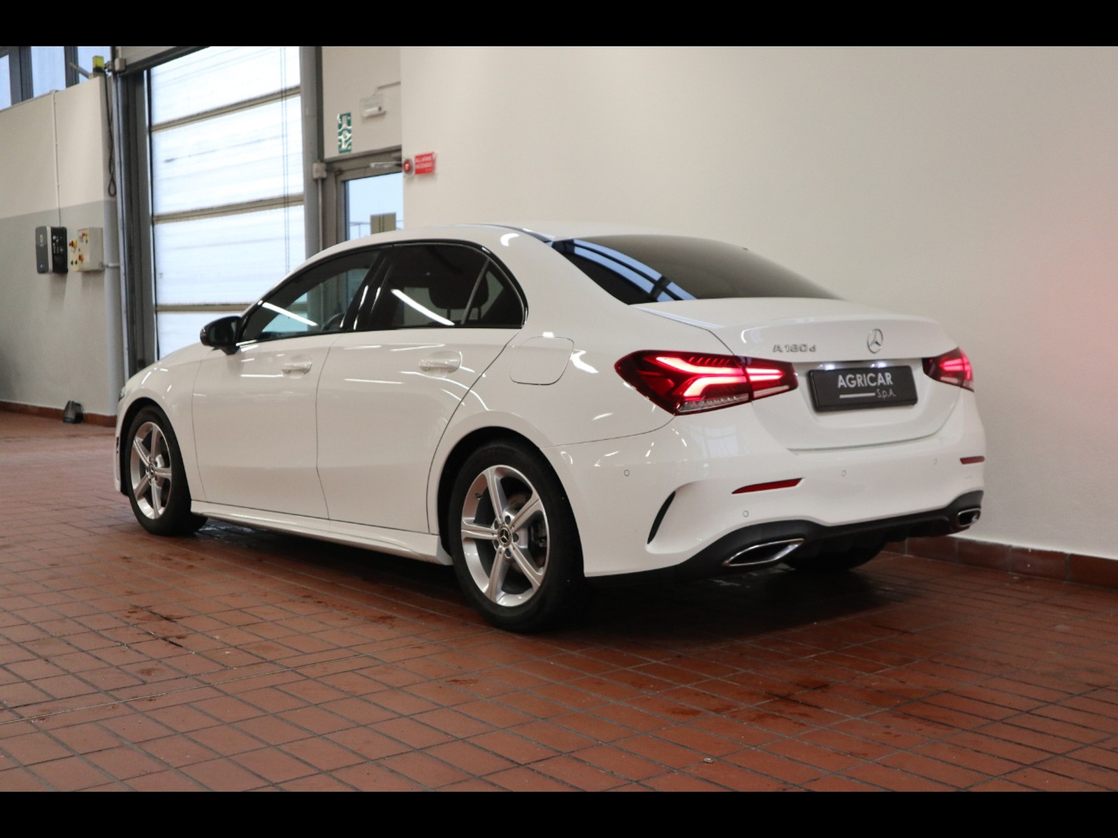 5 - Mercedes Classe A sedan 180 d premium 7g-dct