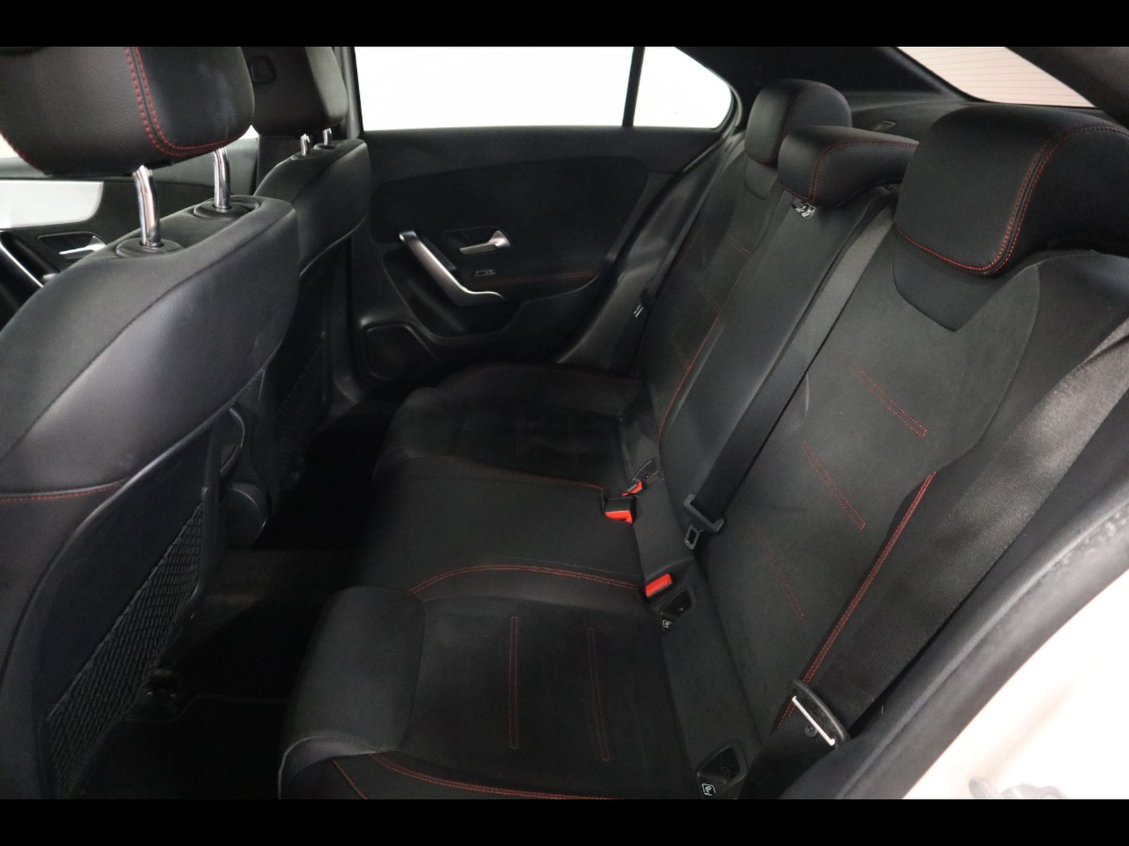 8 - Mercedes Classe A sedan 180 d premium 7g-dct