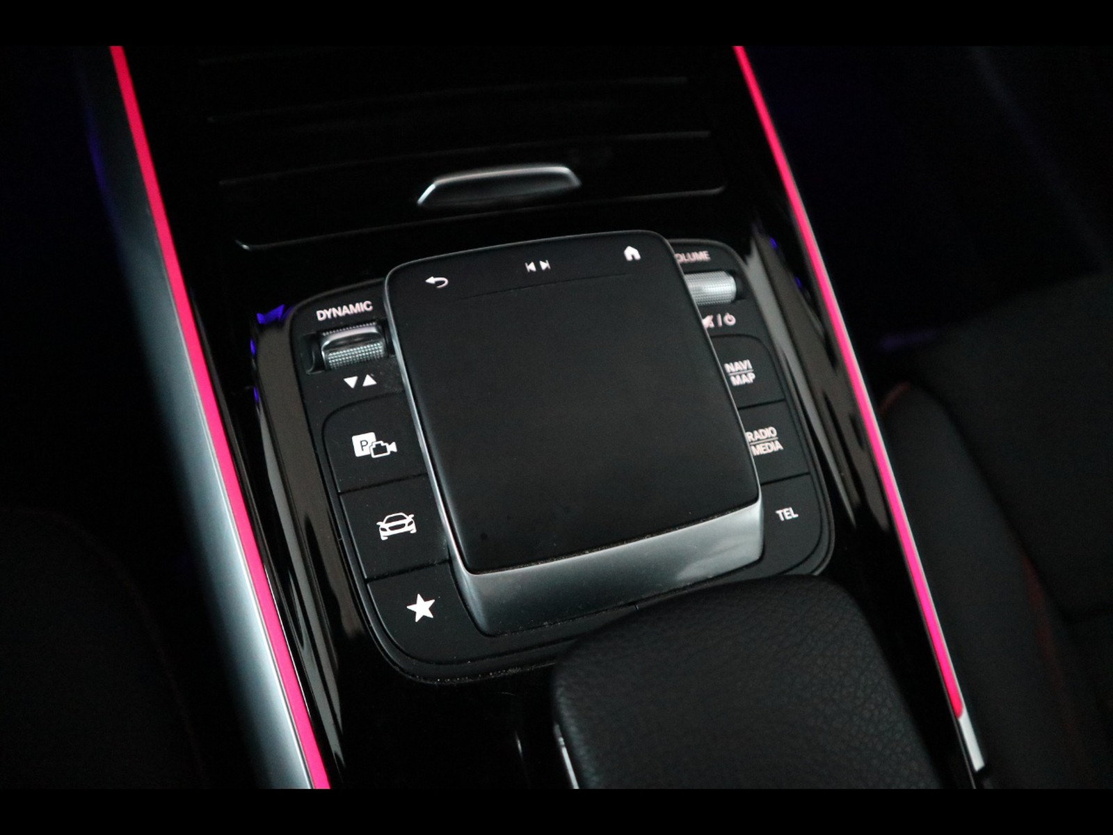 14 - Mercedes GLA 200 premium 4matic 8g-dct