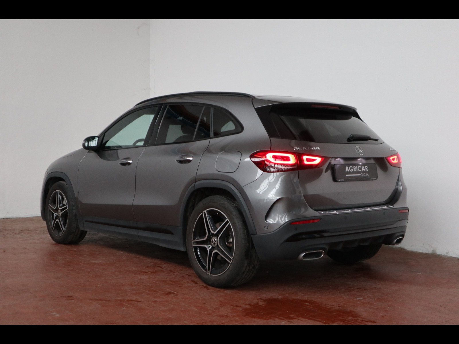 5 - Mercedes GLA 200 premium 4matic 8g-dct