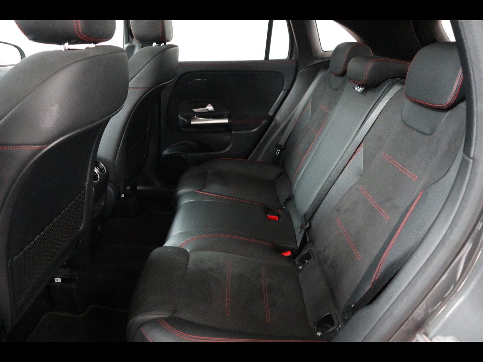 8 - Mercedes GLA 200 premium 4matic 8g-dct