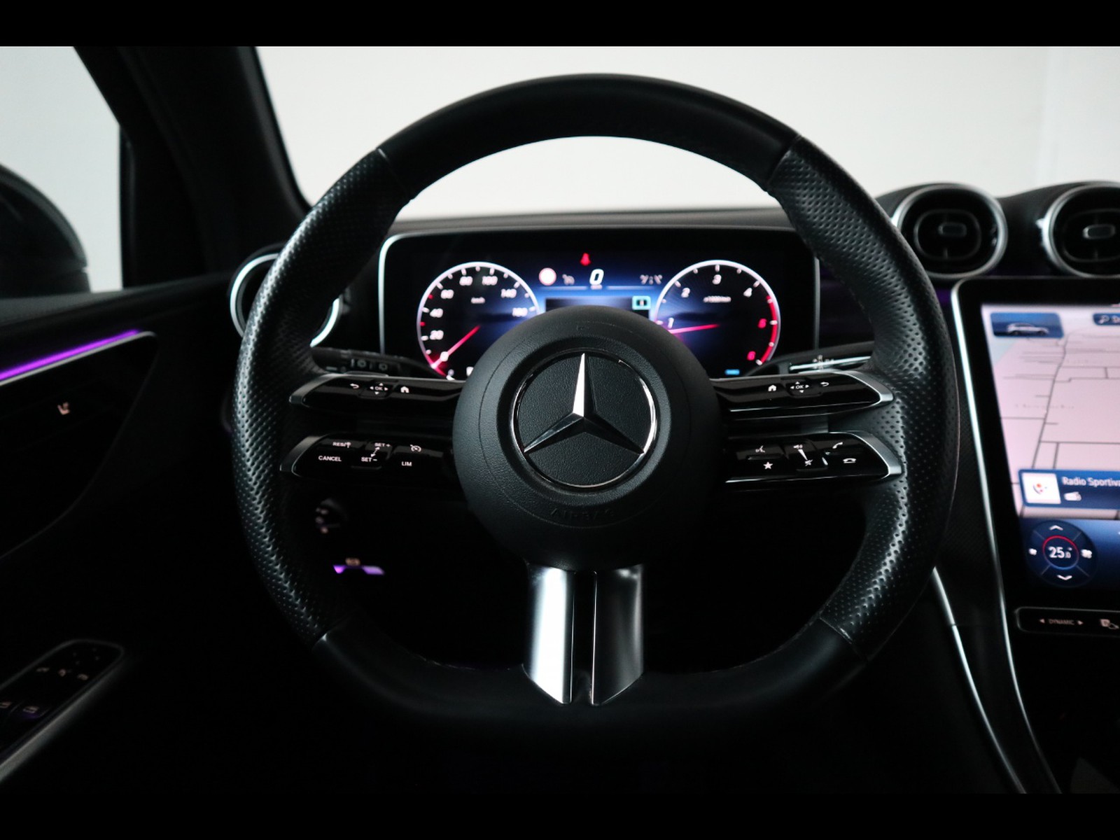 16 - Mercedes GLC suv 220 d amg line advanced 4matic 9g-tronic