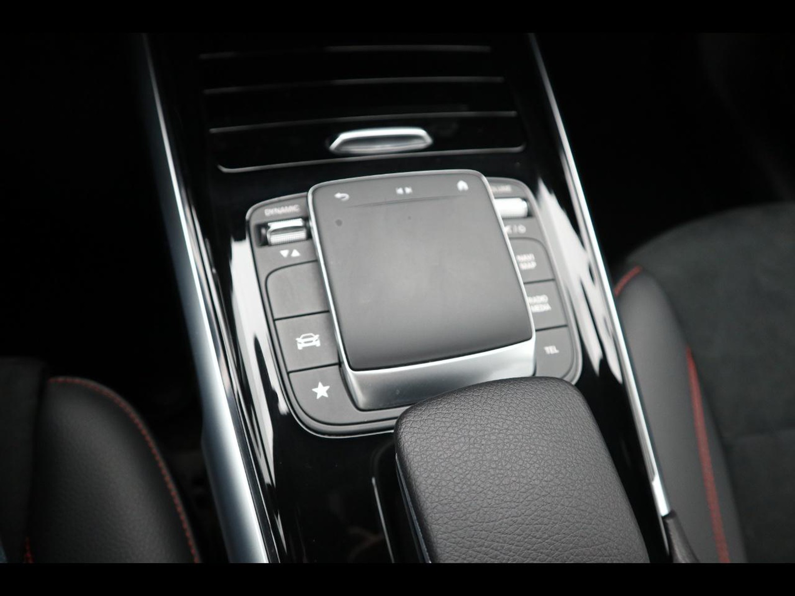 14 - Mercedes GLB 180 d premium 8g-dct 7p.ti