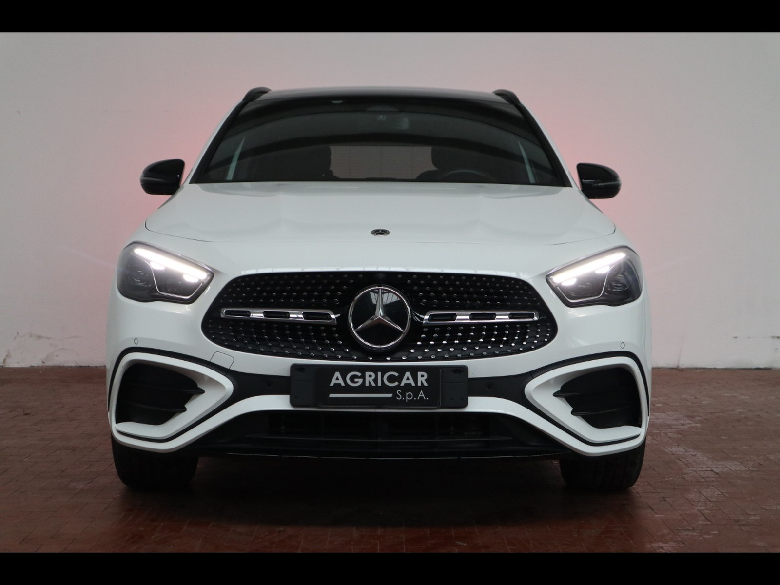 2 - Mercedes GLA 180 amg line advanced plus 7g-dct