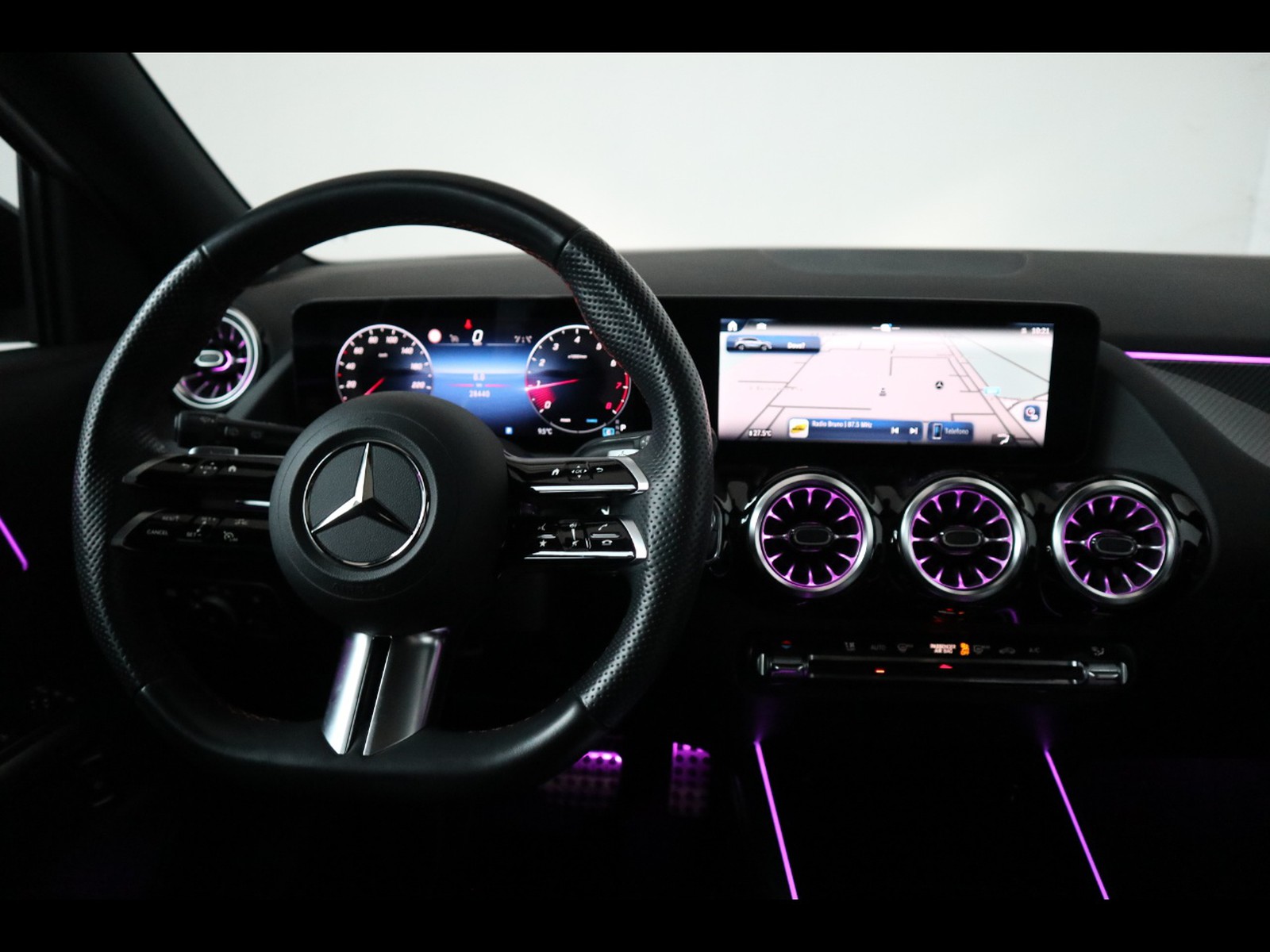 12 - Mercedes GLA 180 amg line advanced plus 7g-dct