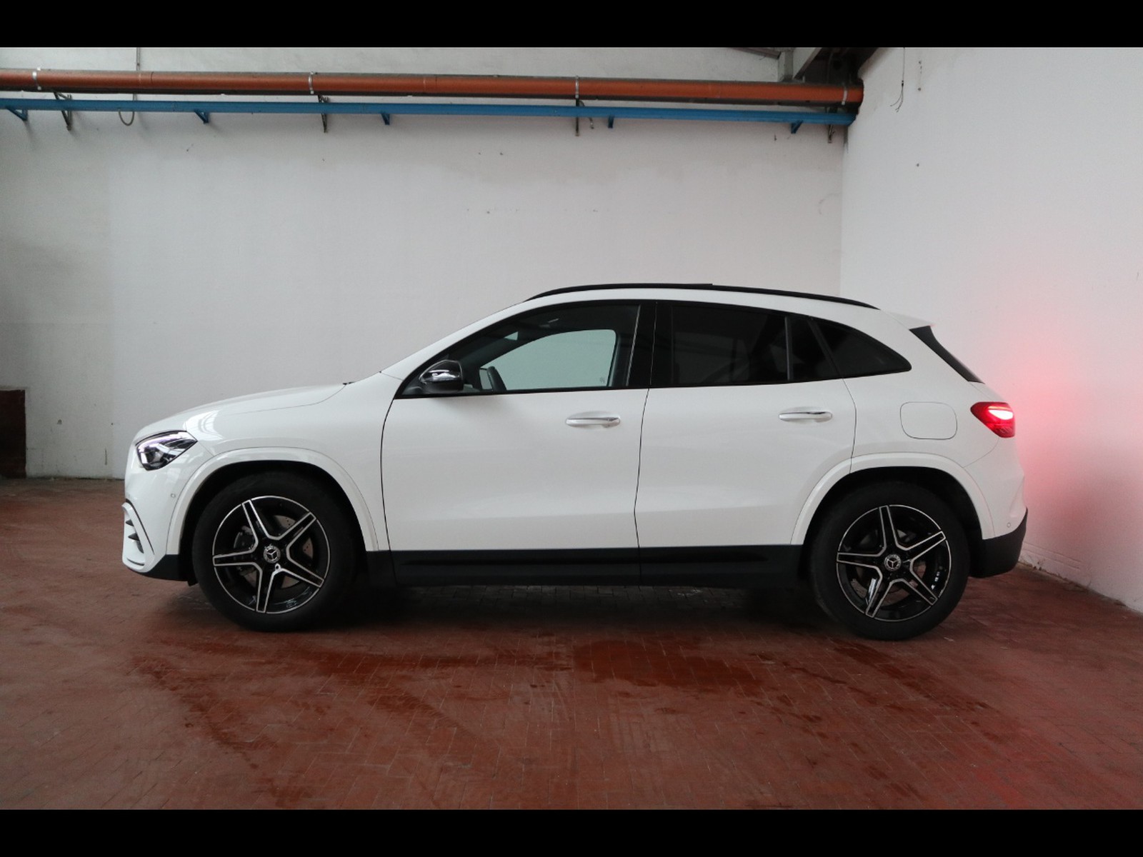 3 - Mercedes GLA 180 amg line advanced plus 7g-dct