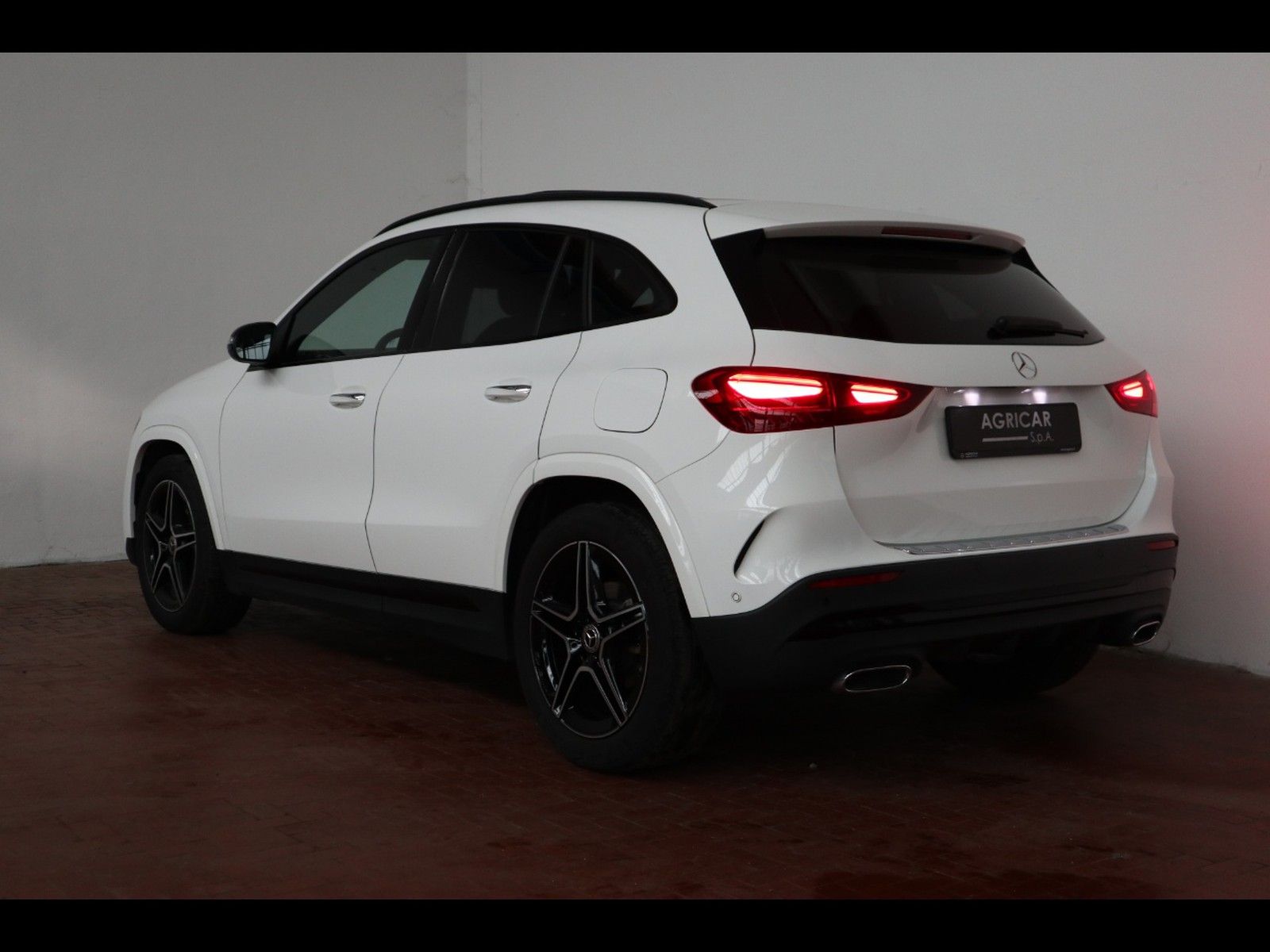 5 - Mercedes GLA 180 amg line advanced plus 7g-dct