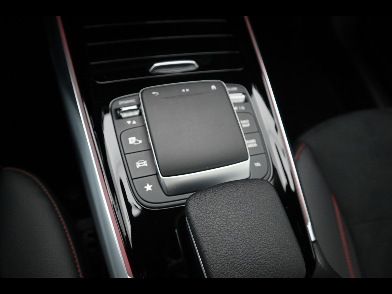 14 - Mercedes GLA 250 e plug in hybrid (e eq-power) premium 8g-dct