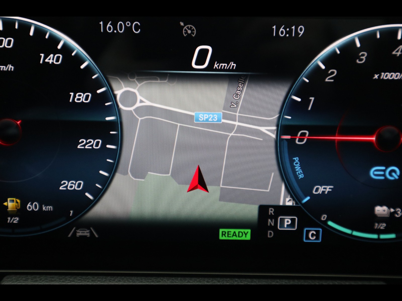 16 - Mercedes GLA 250 e plug in hybrid (e eq-power) premium 8g-dct