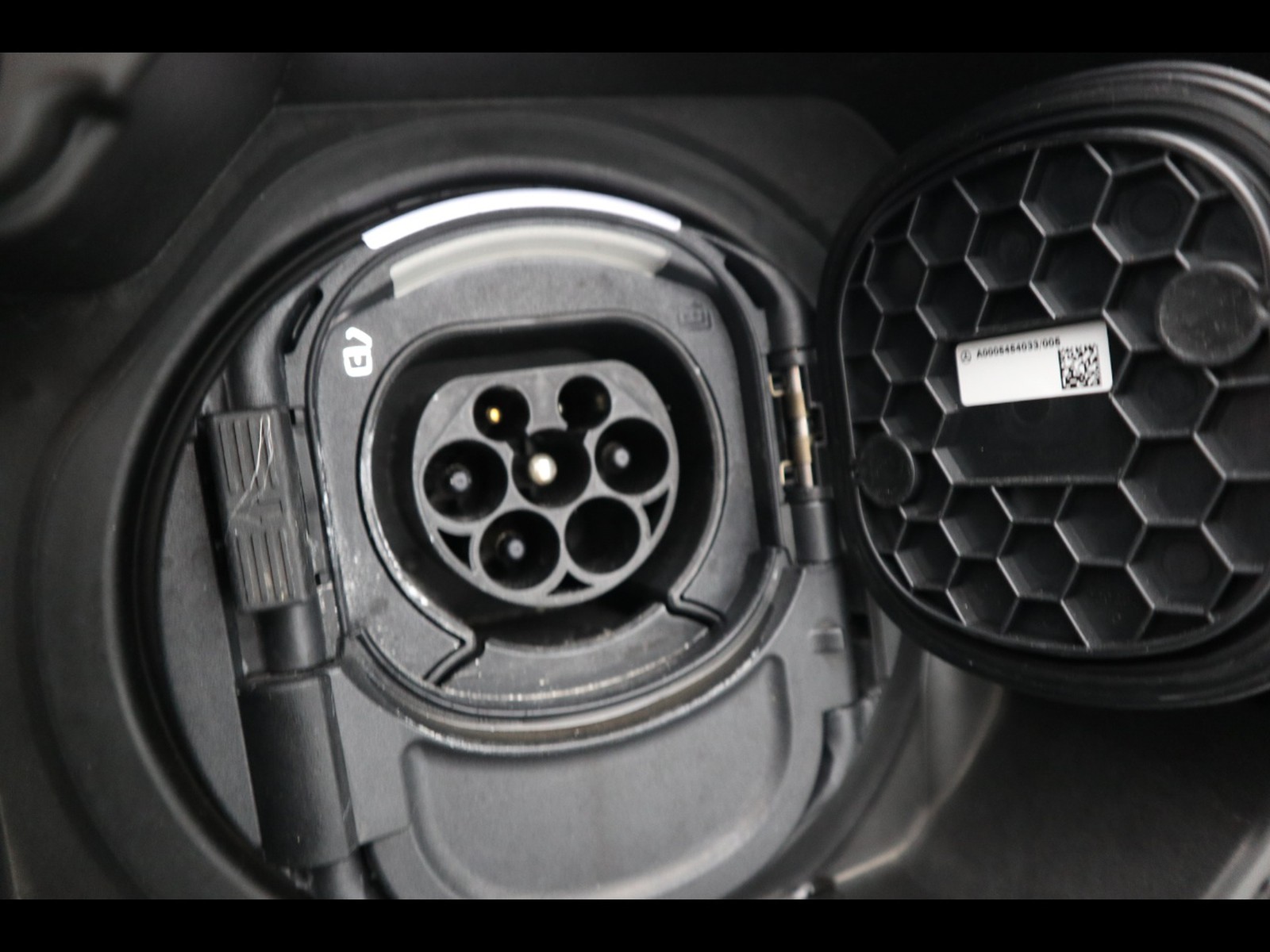 18 - Mercedes GLA 250 e plug in hybrid (e eq-power) premium 8g-dct