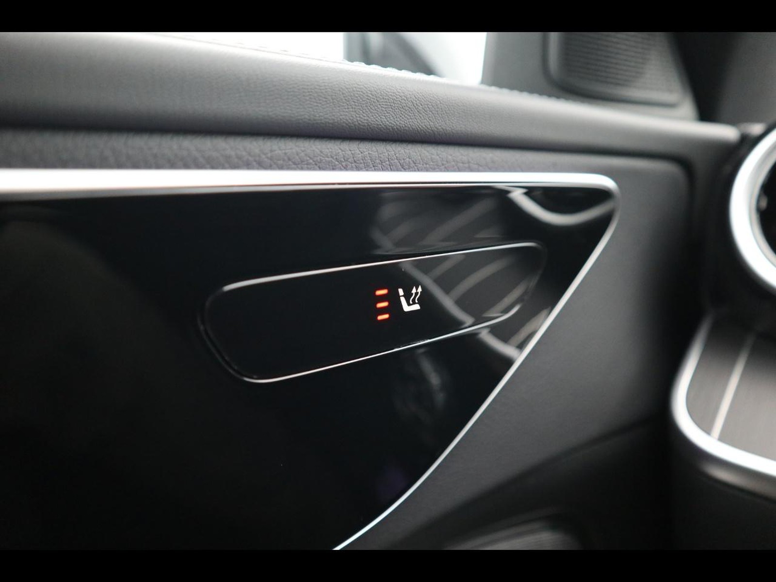 14 - Mercedes Classe C station wagon 200 d mild hybrid amg line advanced 9g-tronic