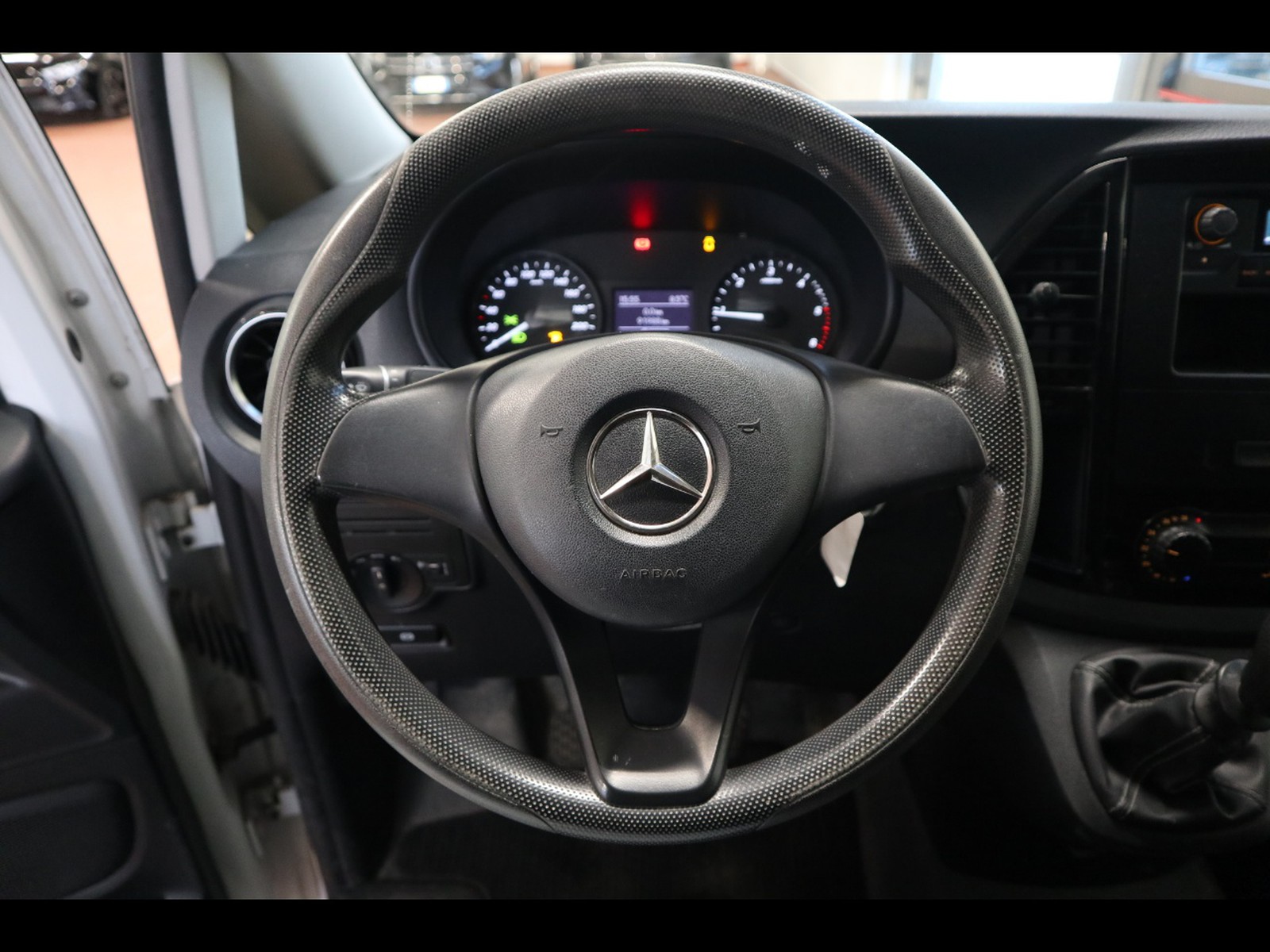 12 - Mercedes Vans Vito 110 cdi compact fwd my20