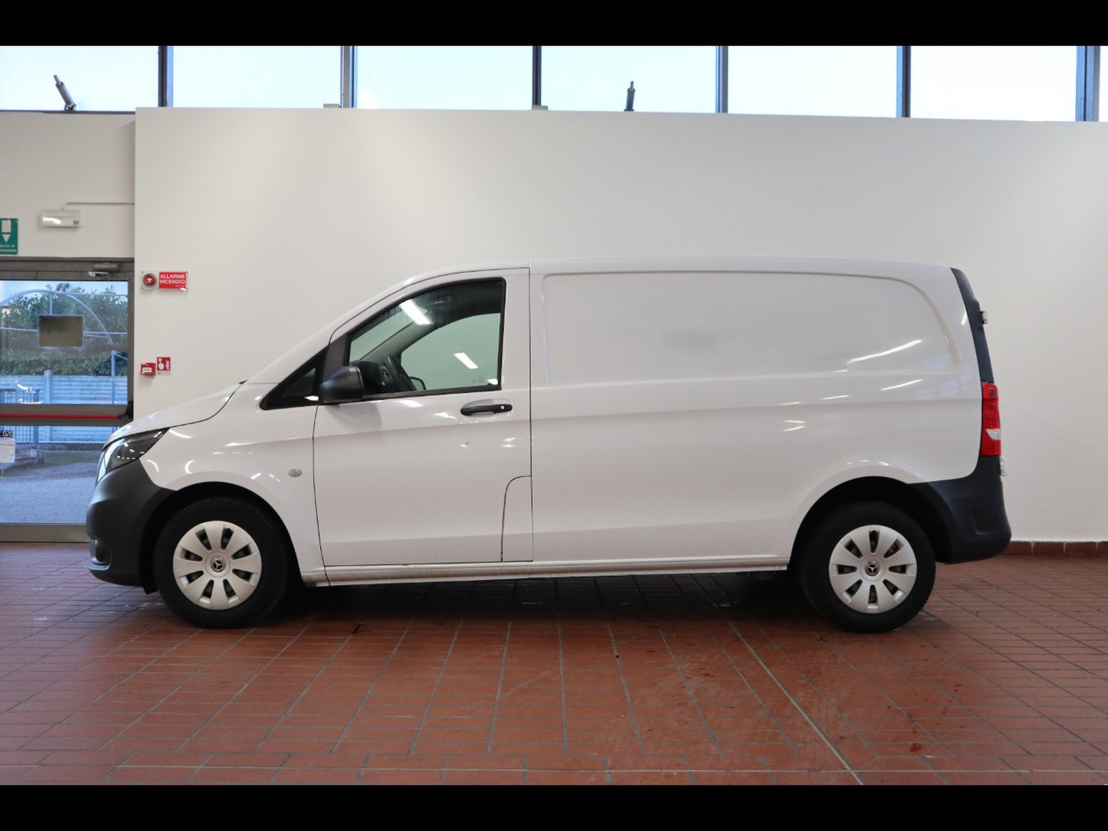 3 - Mercedes Vans Vito 110 cdi compact fwd my20