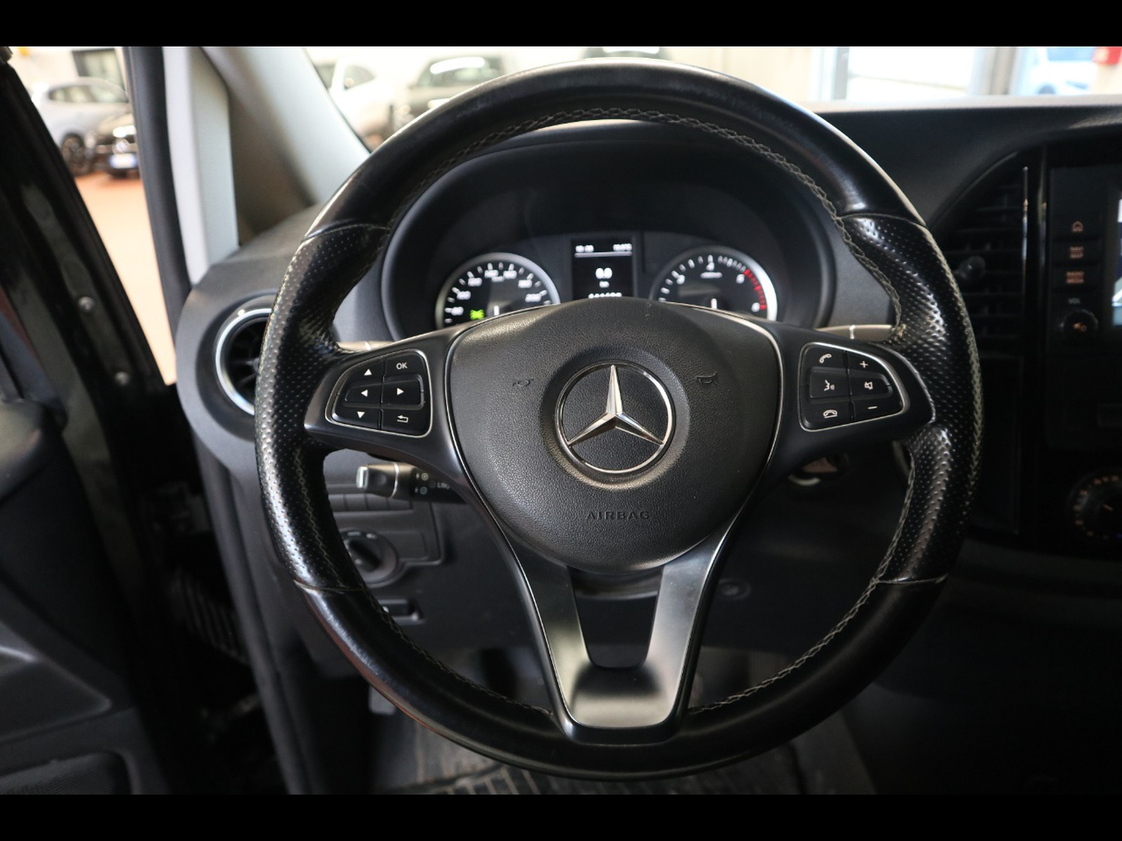 11 - Mercedes Vans Vito 116 cdi long pro auto my20