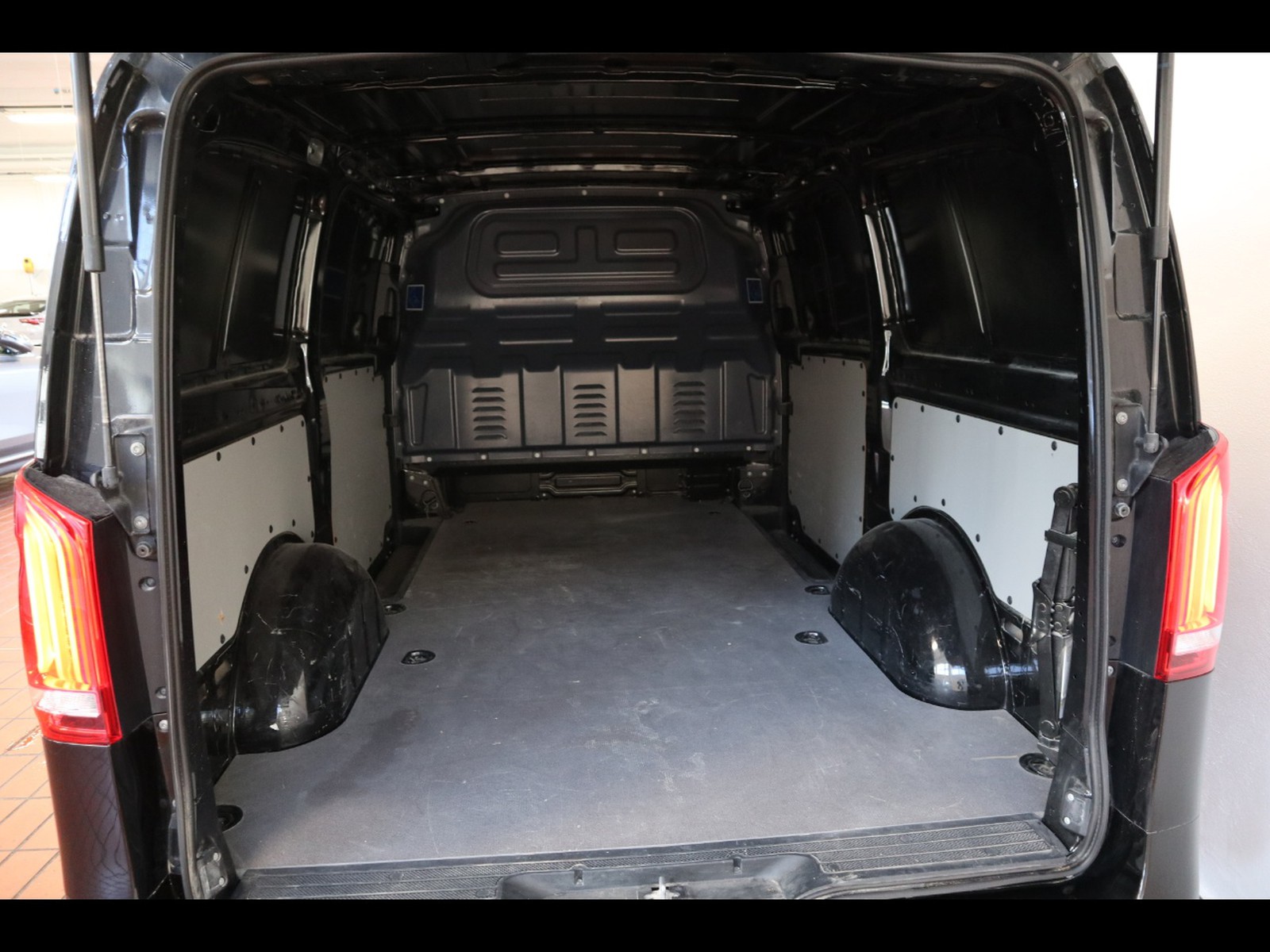 12 - Mercedes Vans Vito 116 cdi long pro auto my20