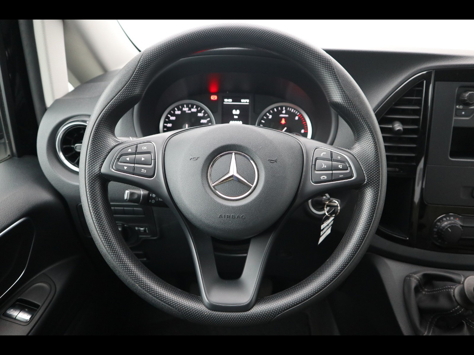 12 - Mercedes Vans Vito 114 cdi compact fwd my19