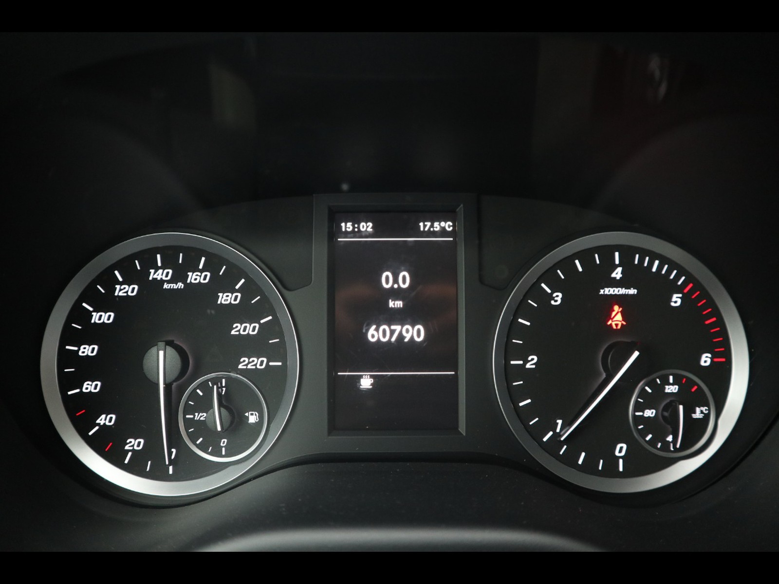 8 - Mercedes Vans Vito 114 cdi compact fwd my19