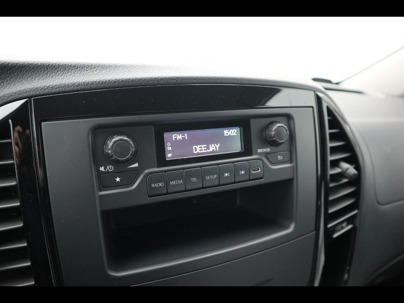 9 - Mercedes Vans Vito 114 cdi compact fwd my19