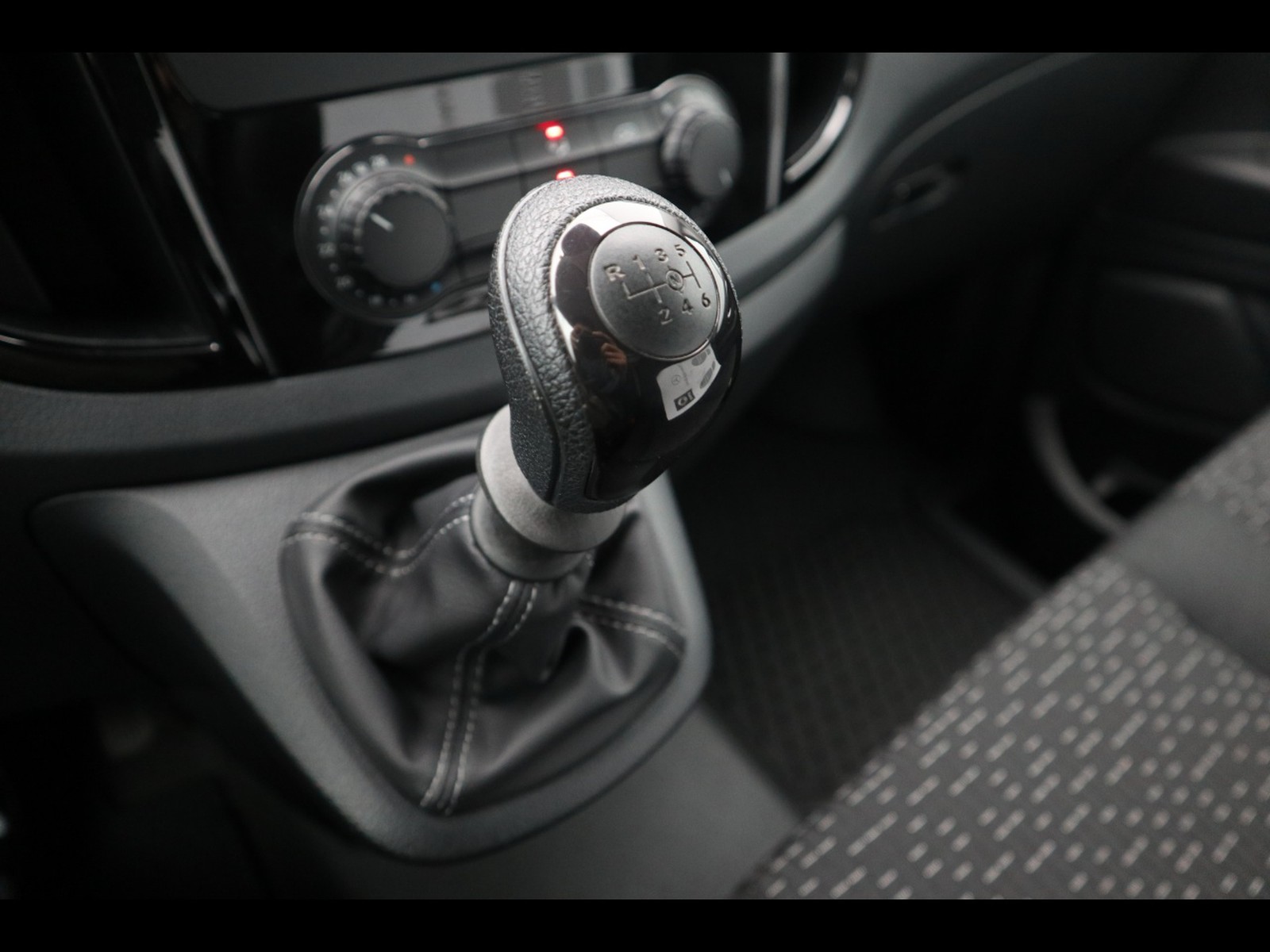 10 - Mercedes Vans Vito 114 cdi compact fwd my19