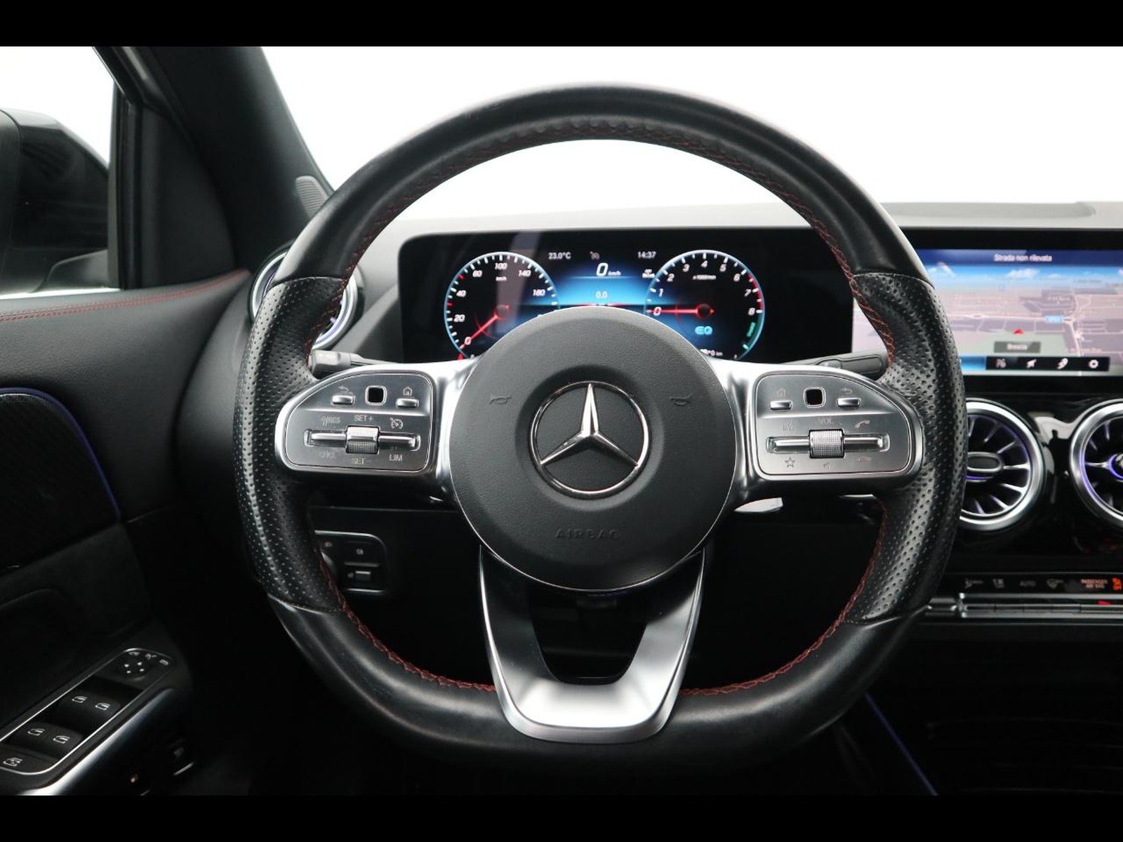 16 - Mercedes GLA 250 e plug in hybrid (e eq-power) premium 8g-dct