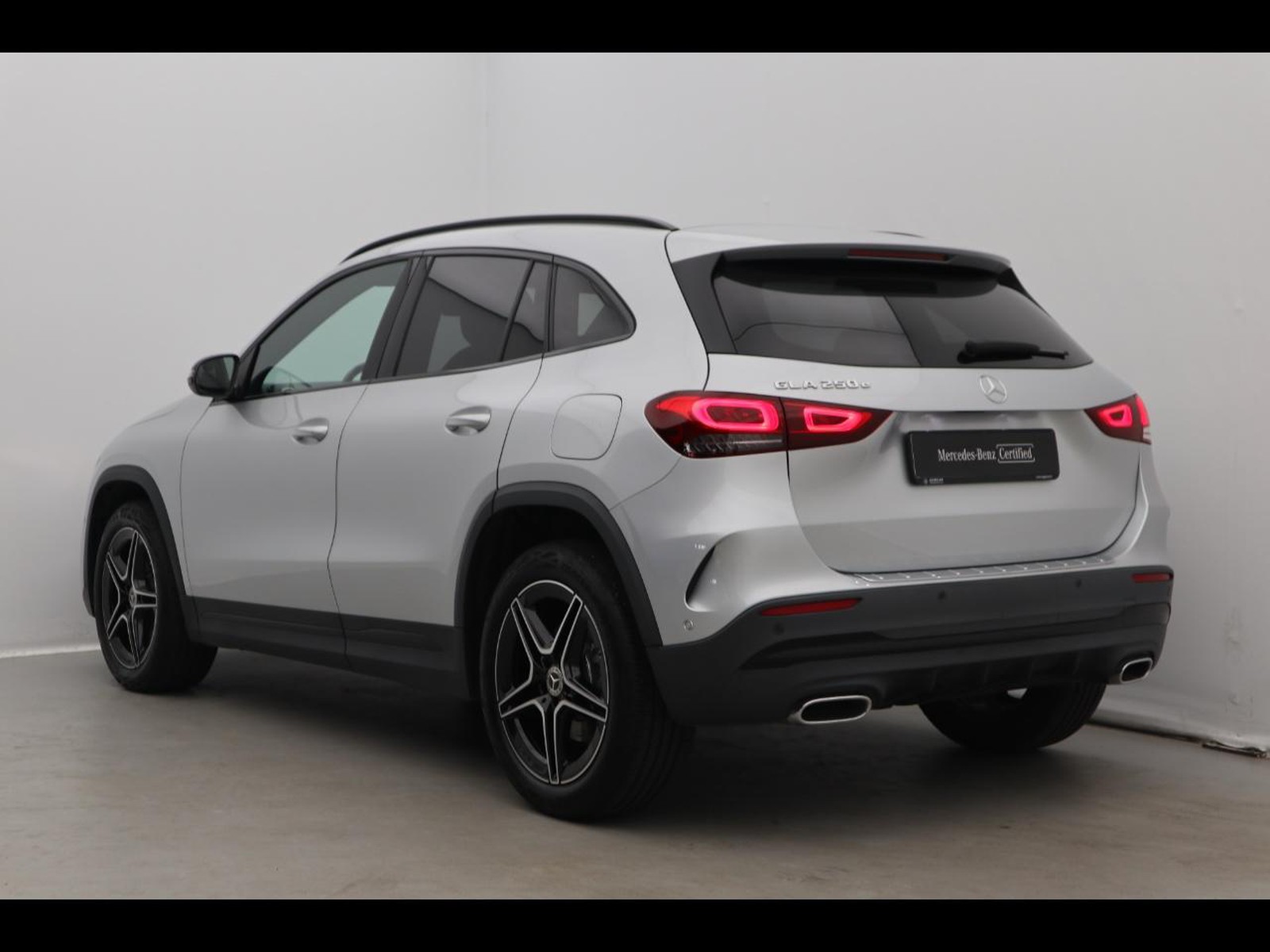 5 - Mercedes GLA 250 e plug in hybrid (e eq-power) premium 8g-dct