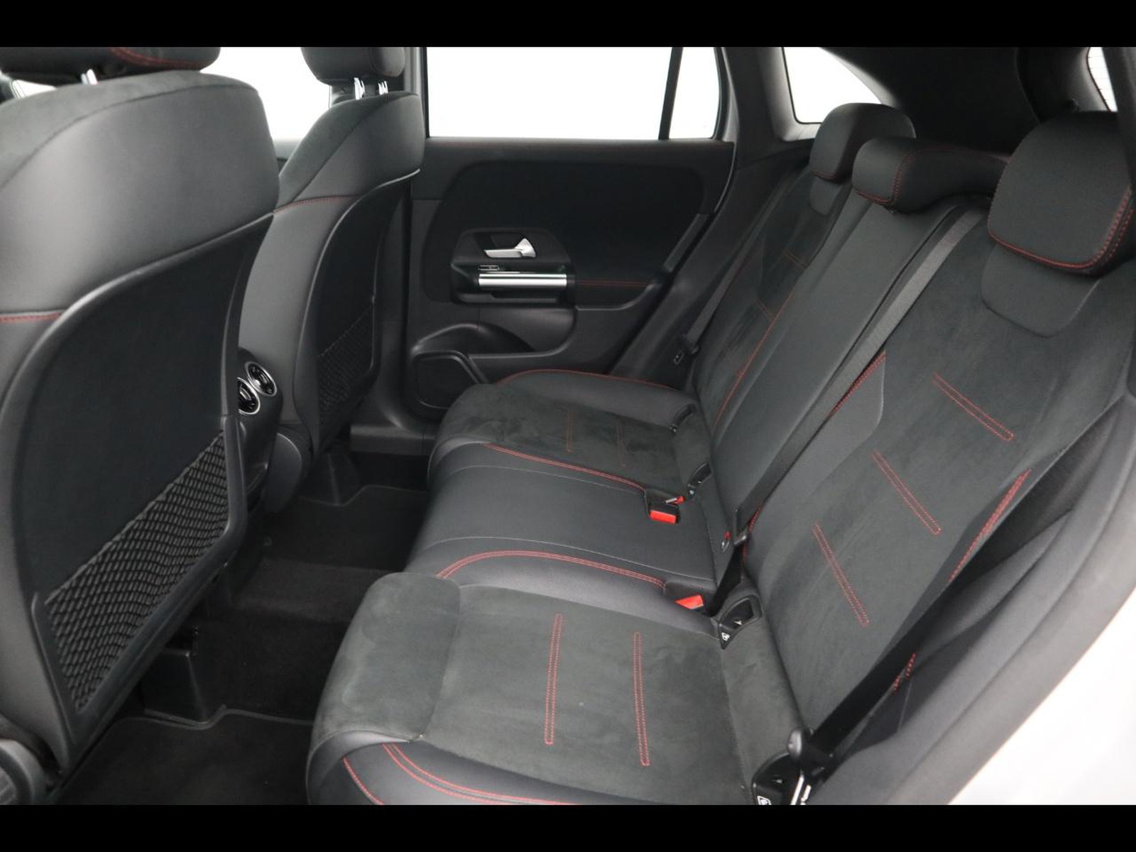 8 - Mercedes GLA 250 e plug in hybrid (e eq-power) premium 8g-dct