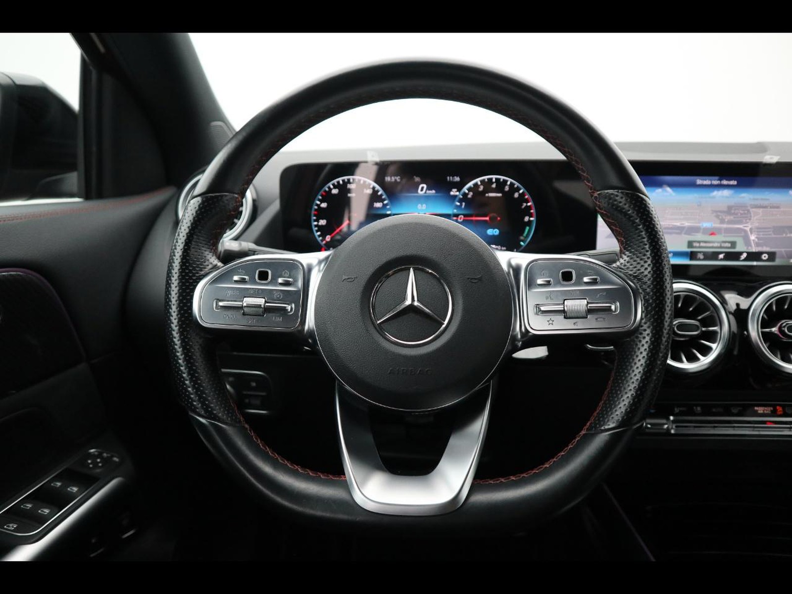 17 - Mercedes GLA 250 e plug in hybrid (e eq-power) premium 8g-dct