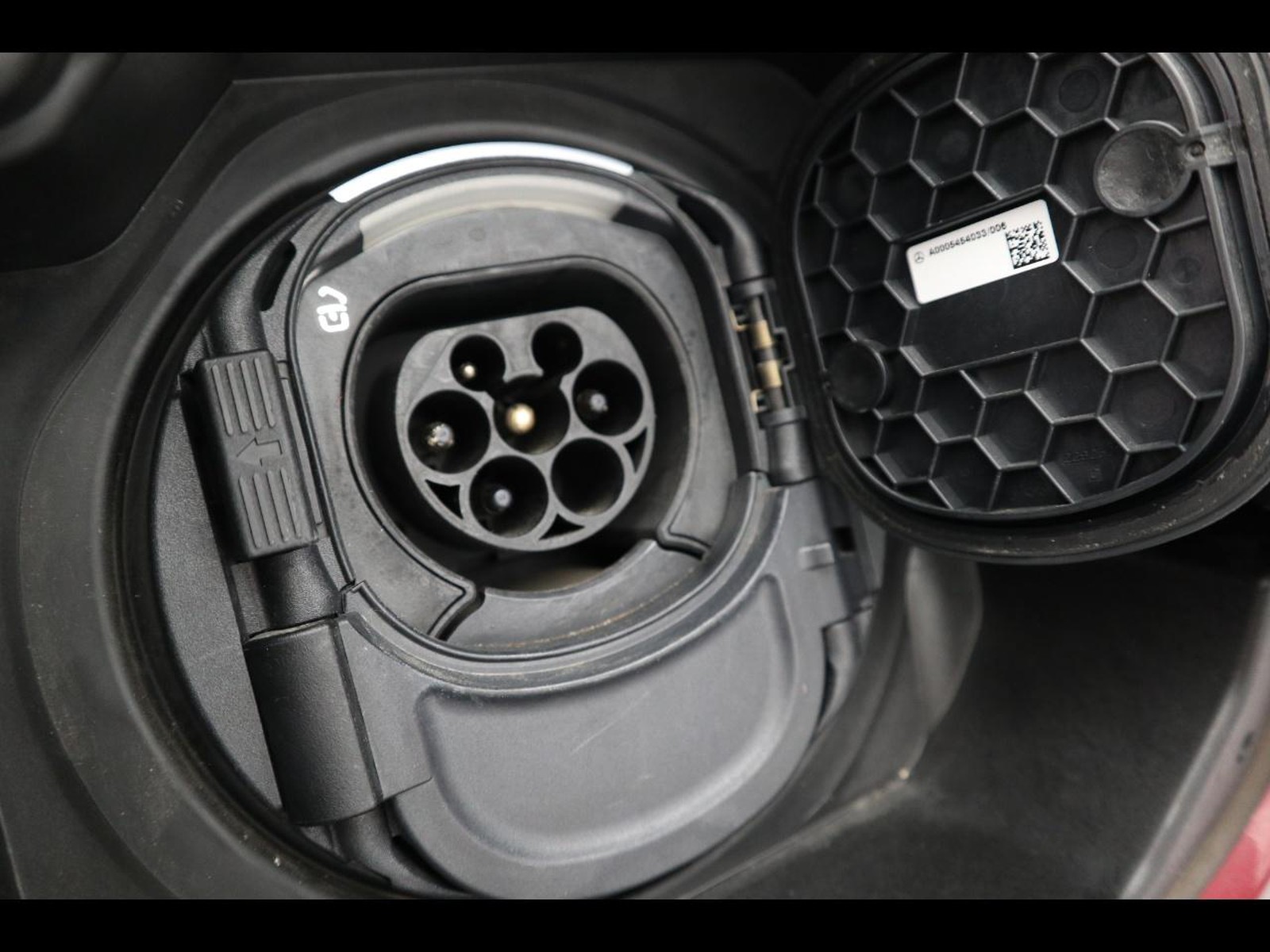 18 - Mercedes GLA 250 e plug in hybrid (e eq-power) premium 8g-dct