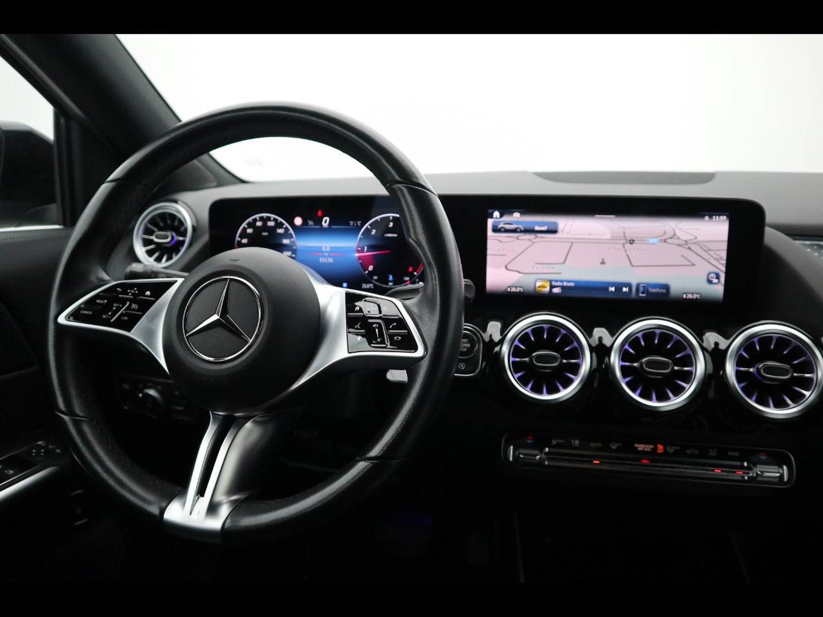 12 - Mercedes GLA 180 d progressive advanced 8g-dct
