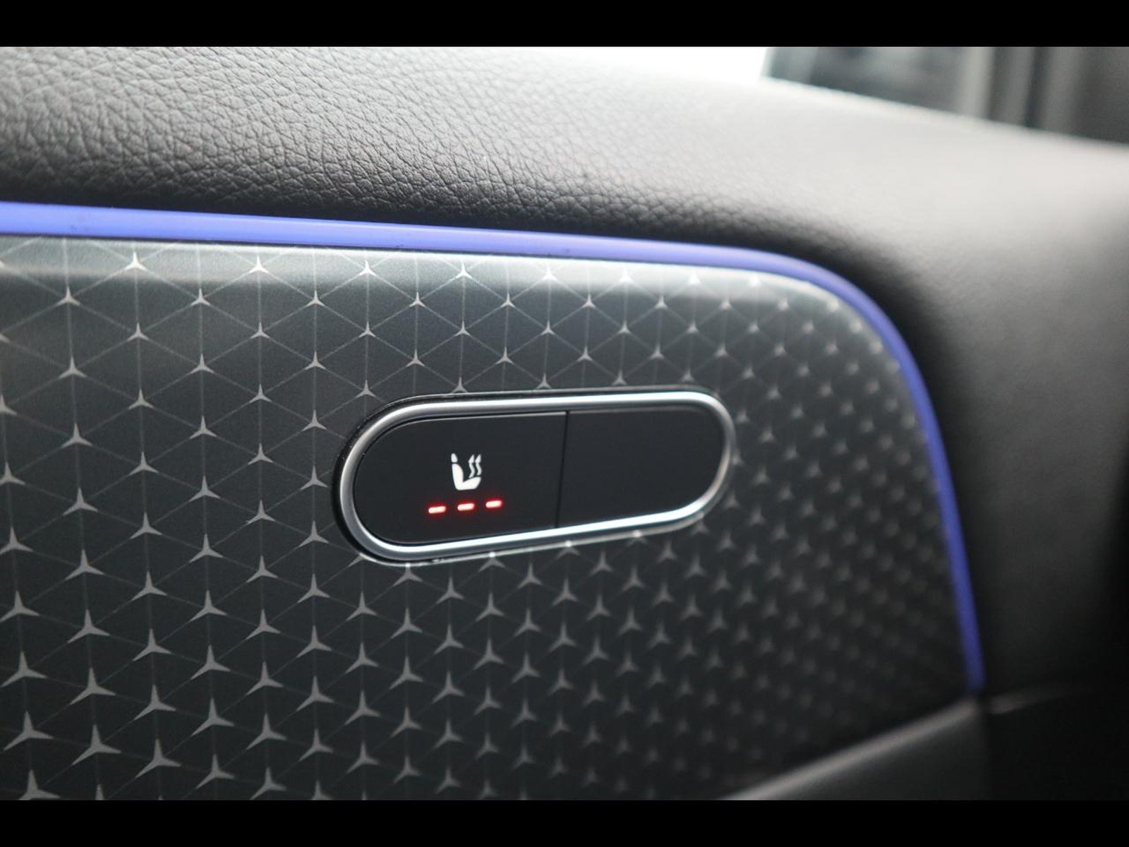 15 - Mercedes GLA 180 d progressive advanced 8g-dct