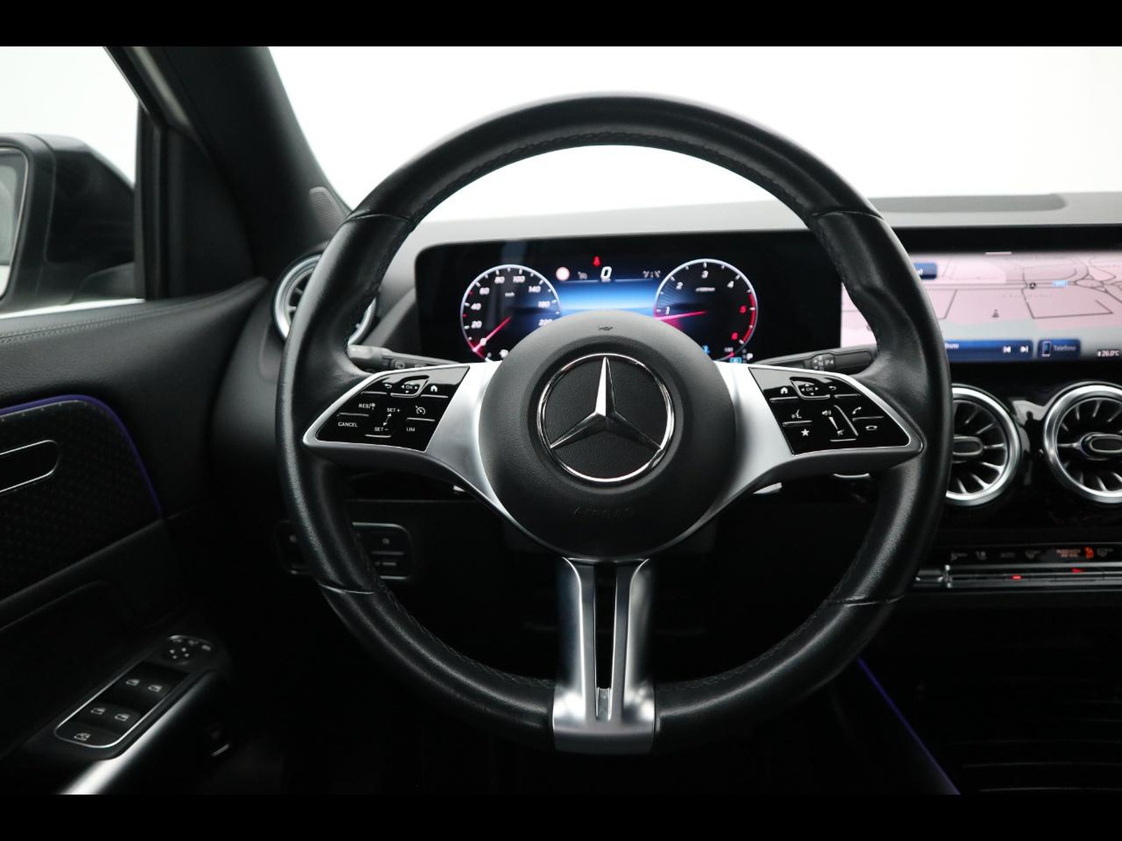 17 - Mercedes GLA 180 d progressive advanced 8g-dct