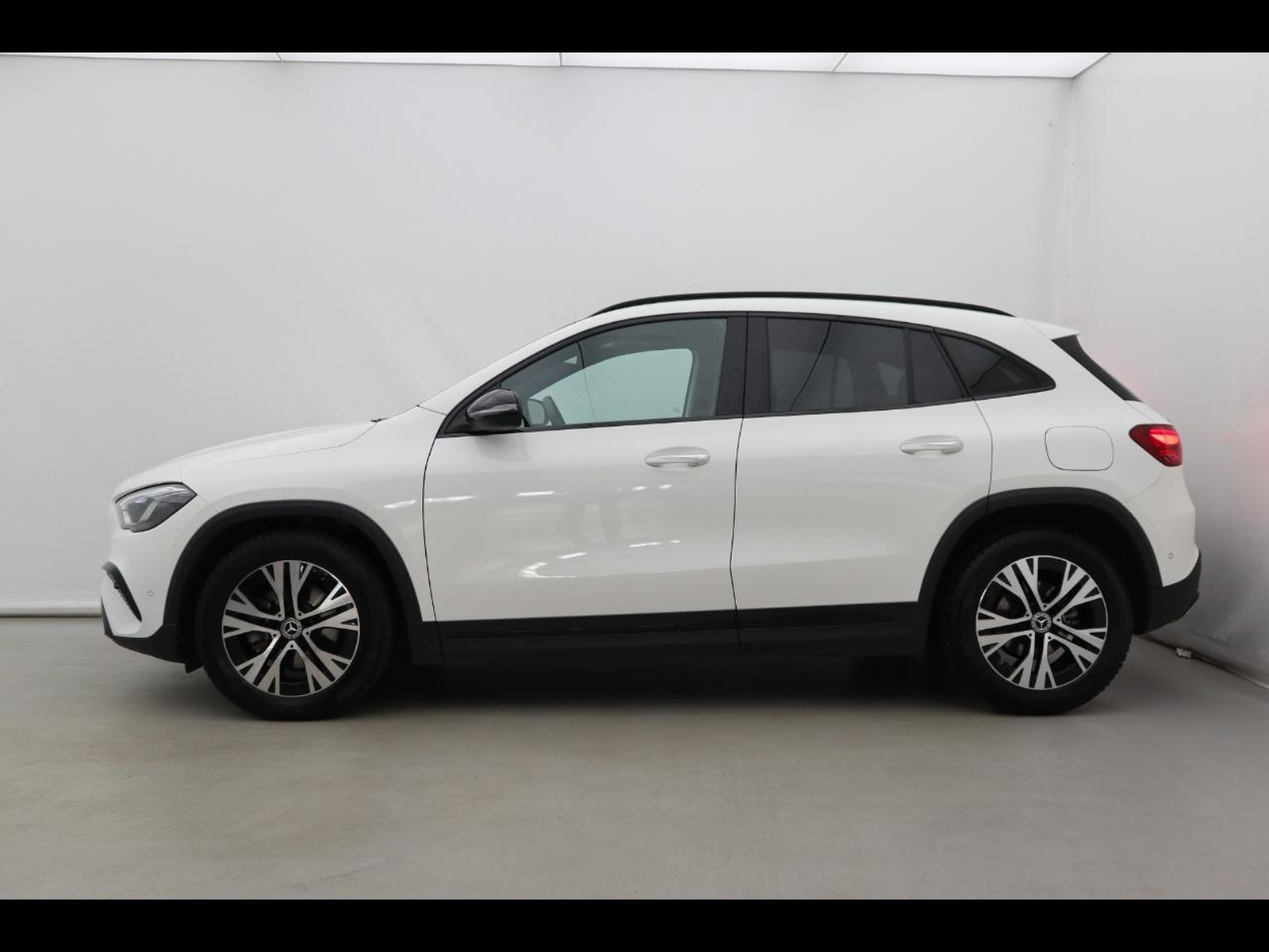 3 - Mercedes GLA 180 d progressive advanced 8g-dct
