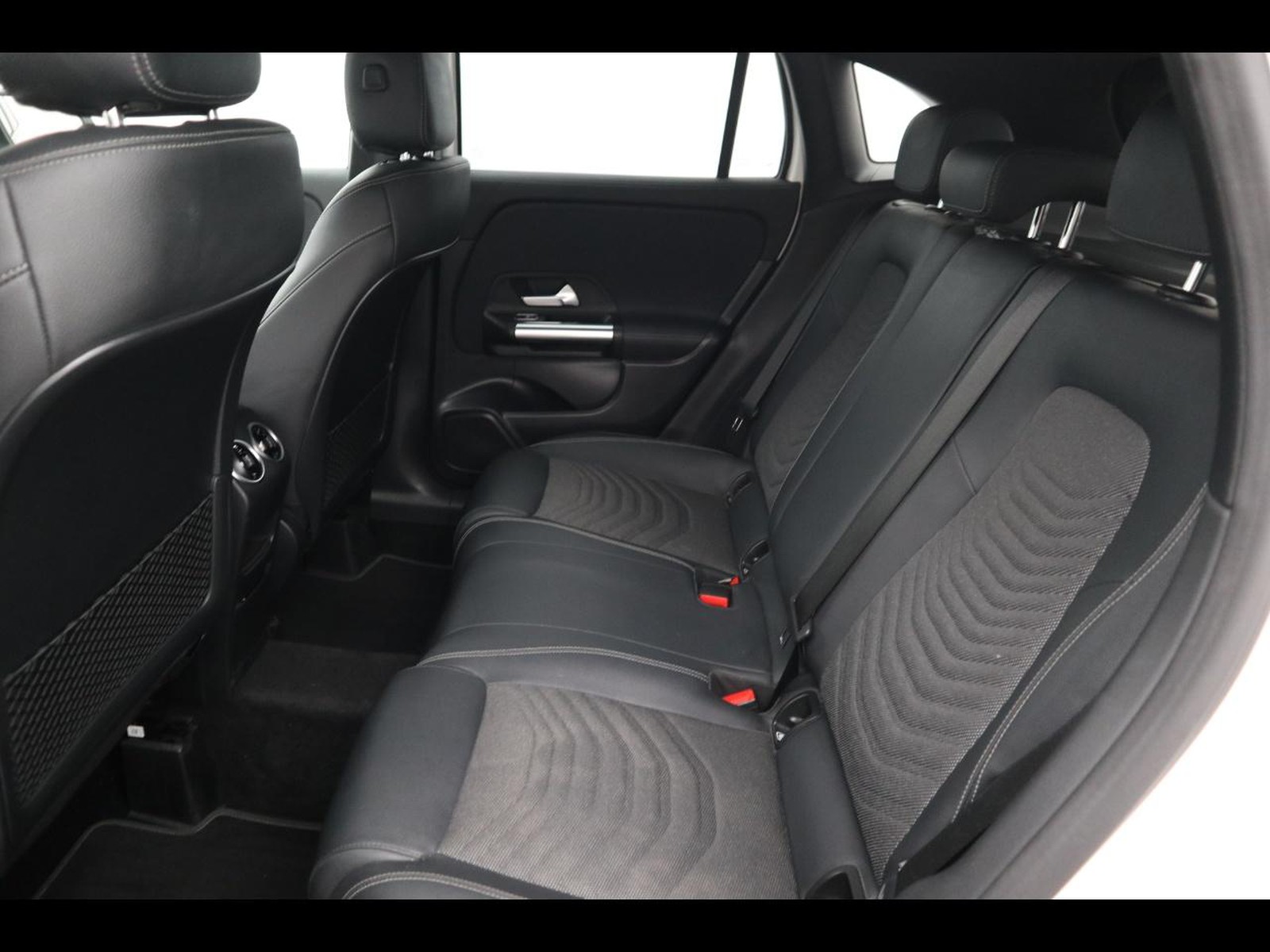 8 - Mercedes GLA 180 d progressive advanced 8g-dct