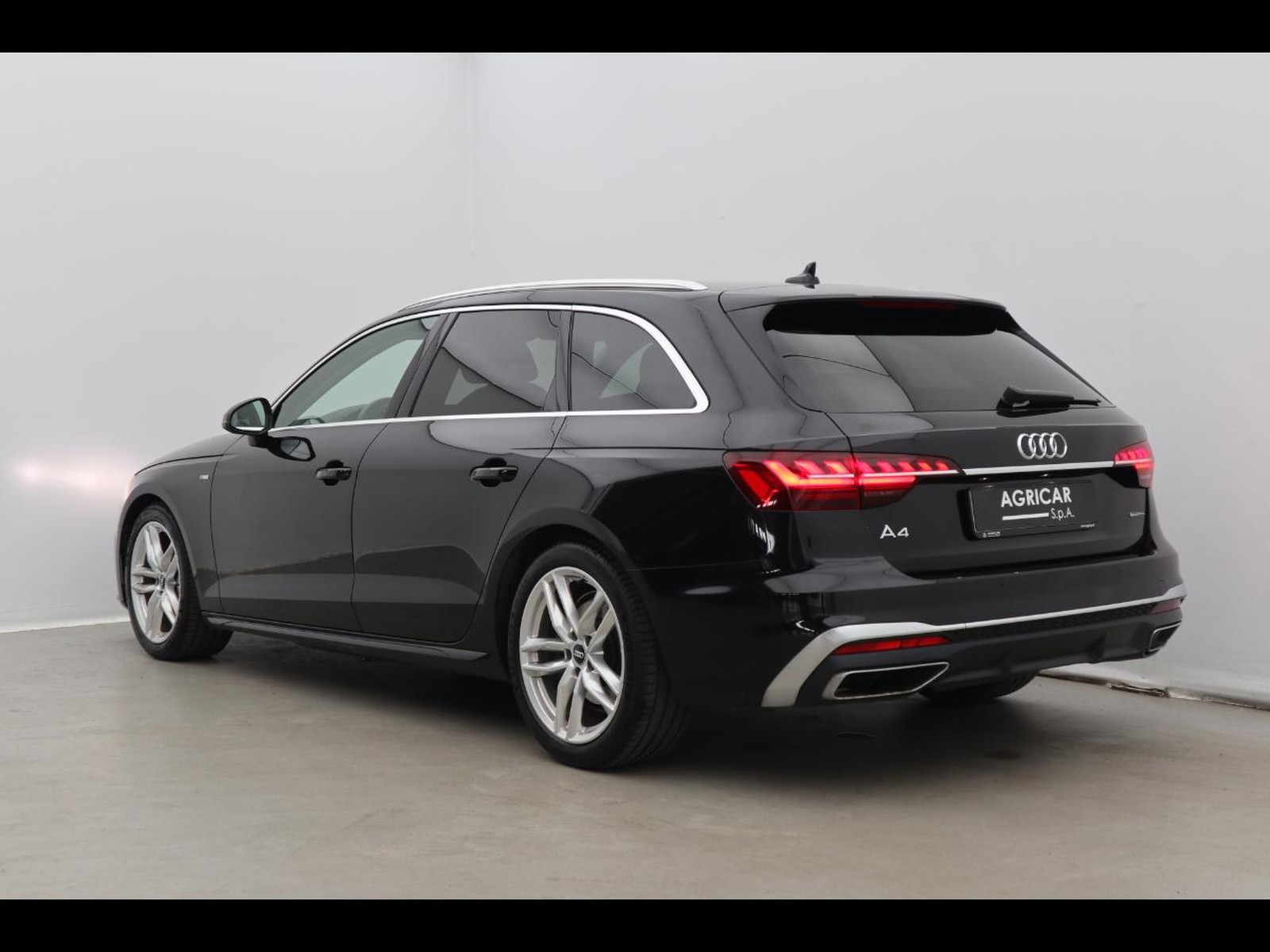 5 - Audi A4 avant 40 2.0 tdi 190cv s line edition quattro s tronic