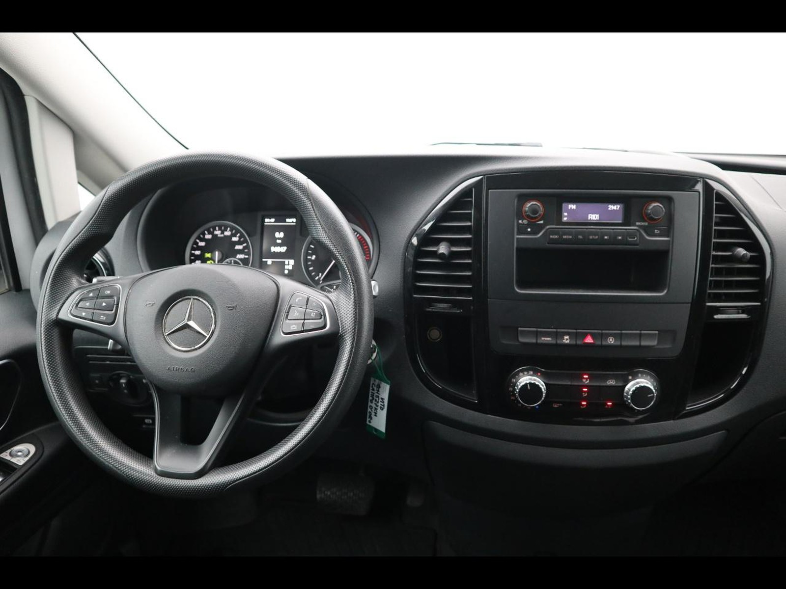 11 - Mercedes Vans Vito 114 cdi long mixto auto my20