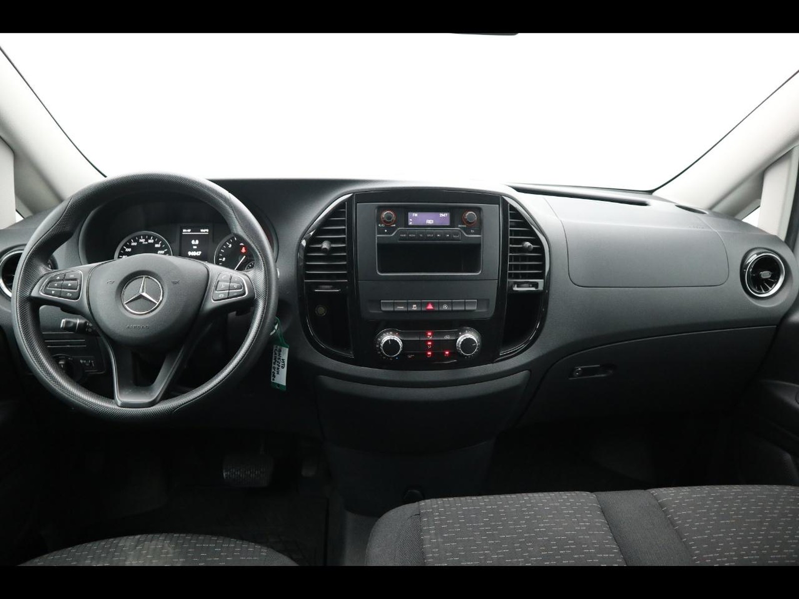 12 - Mercedes Vans Vito 114 cdi long mixto auto my20