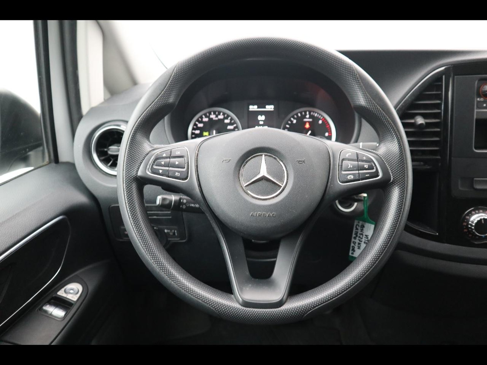 14 - Mercedes Vans Vito 114 cdi long mixto auto my20