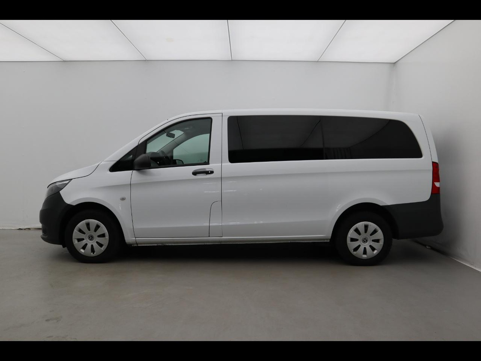 3 - Mercedes Vans Vito 114 cdi long mixto auto my20