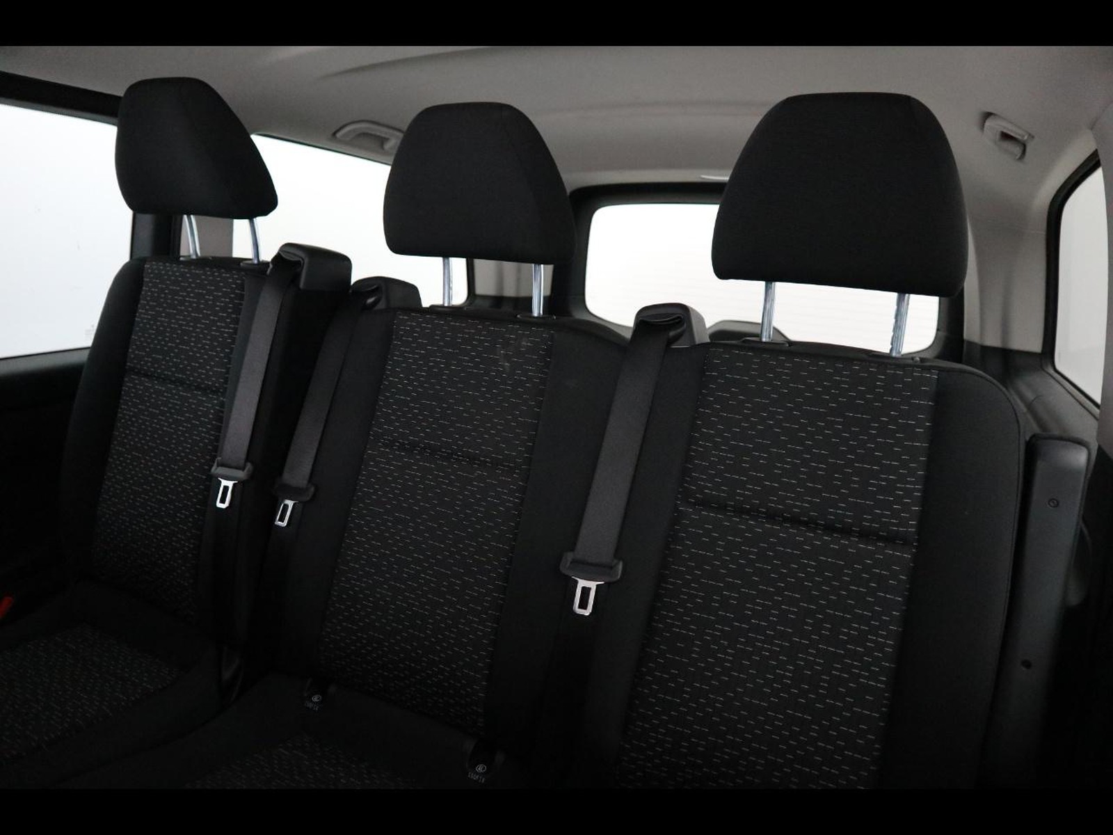 8 - Mercedes Vans Vito 114 cdi long mixto auto my20