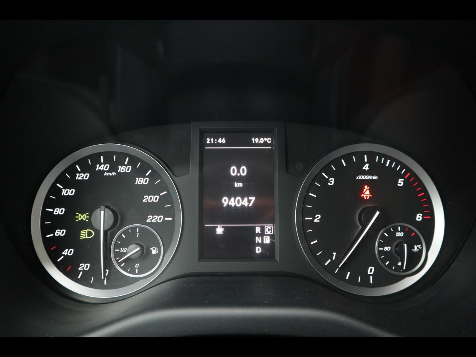 9 - Mercedes Vans Vito 114 cdi long mixto auto my20