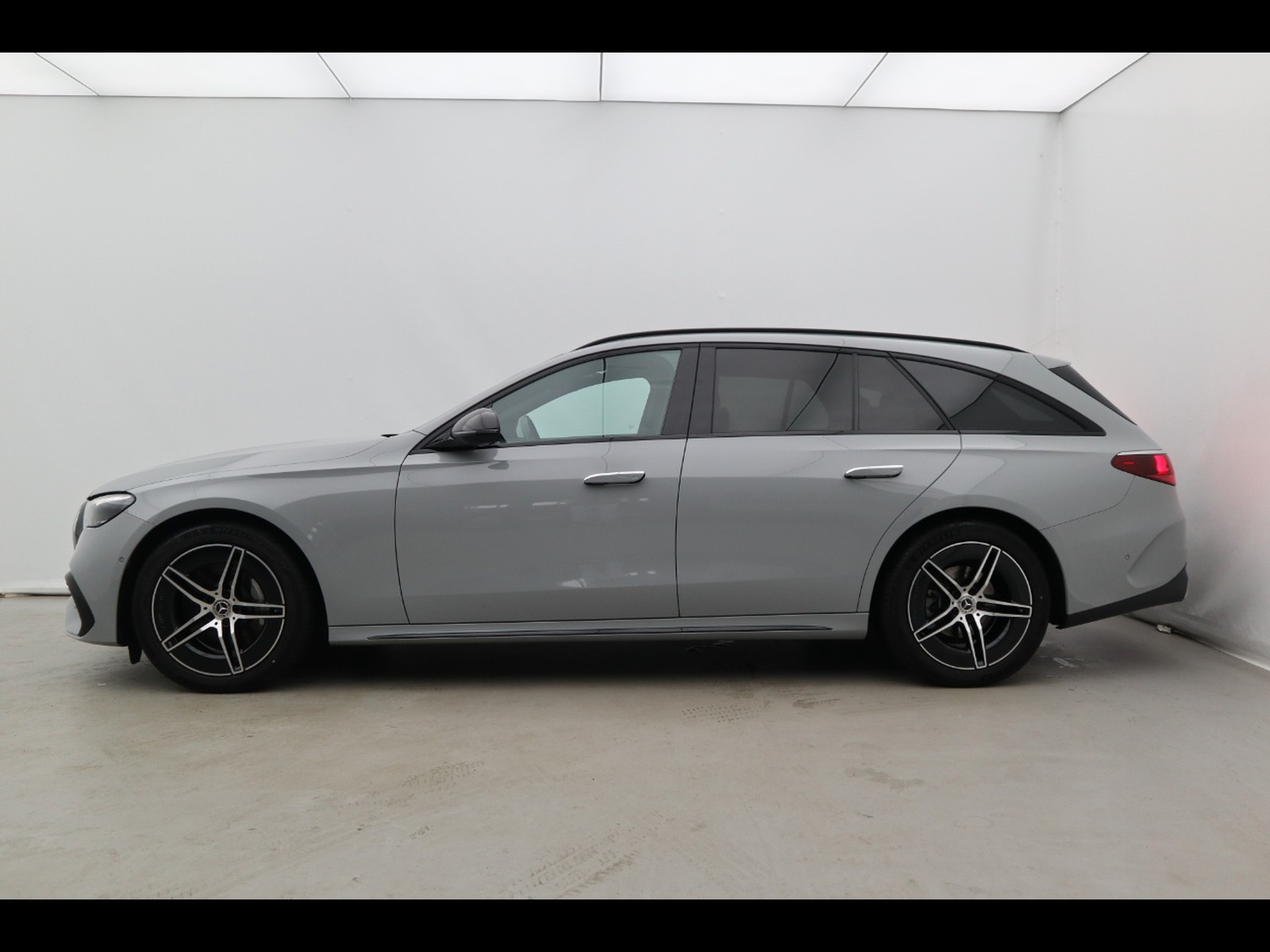 3 - Mercedes Classe E station wagon 220 d amg line advanced 9g-tronic
