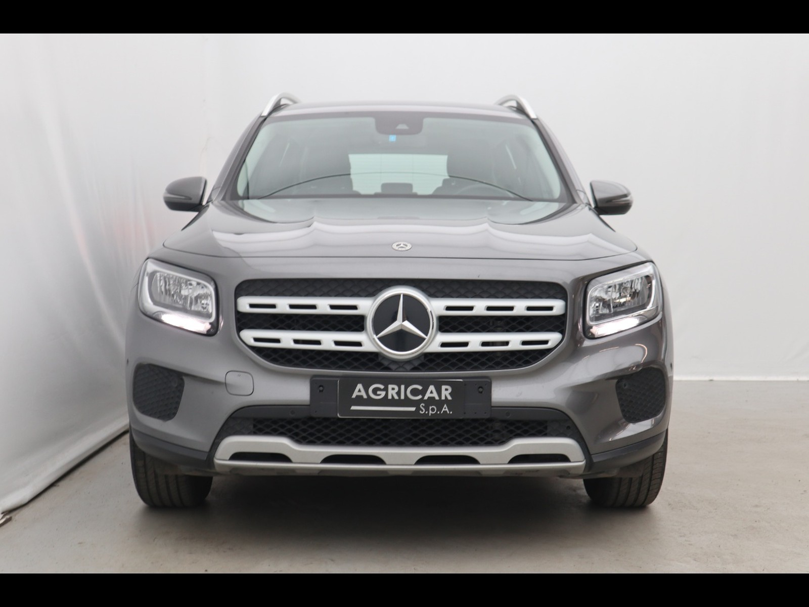 2 - Mercedes GLB 180 d business 8g-dct